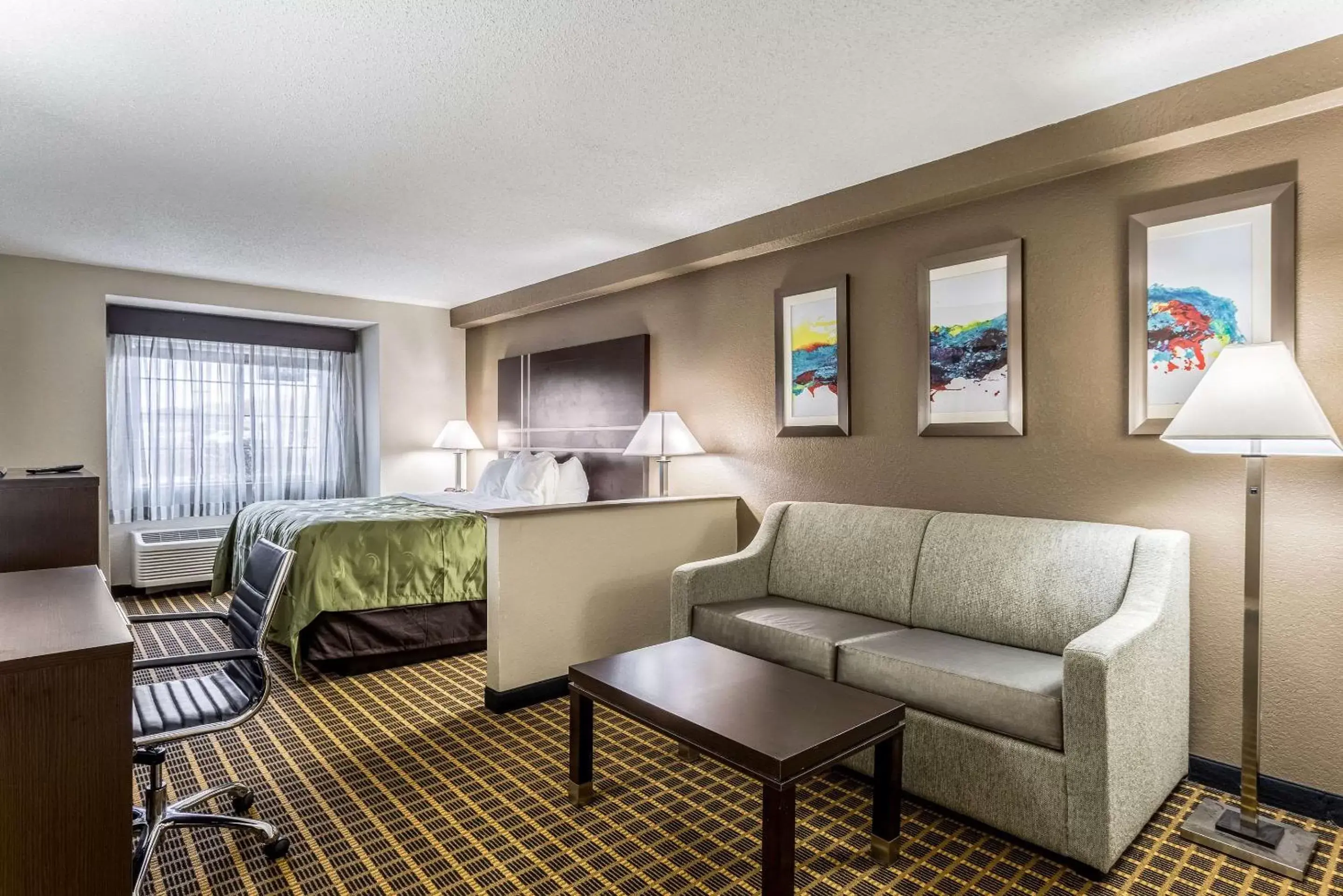 Photo of the whole room, Seating Area in Quality Inn & Suites El Paso I-10