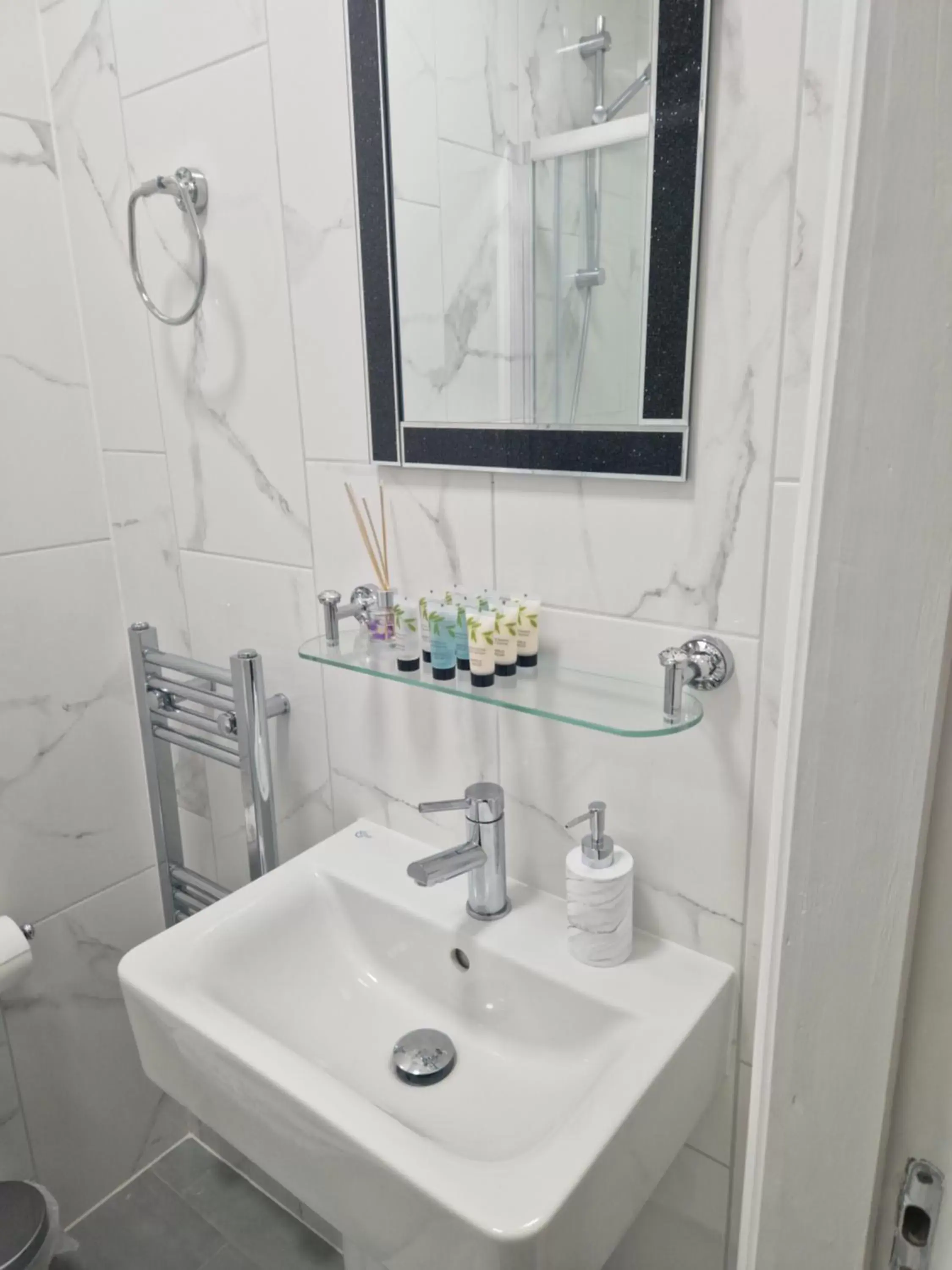 Bathroom in Wns Southend -on-Sea