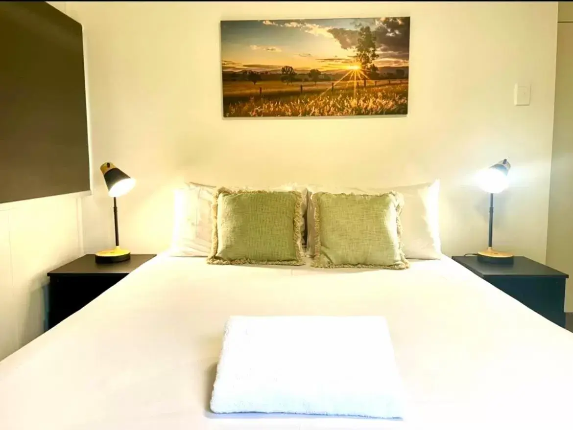 Bedroom, Bed in Esk Caravan Park & Rail Trail Motel