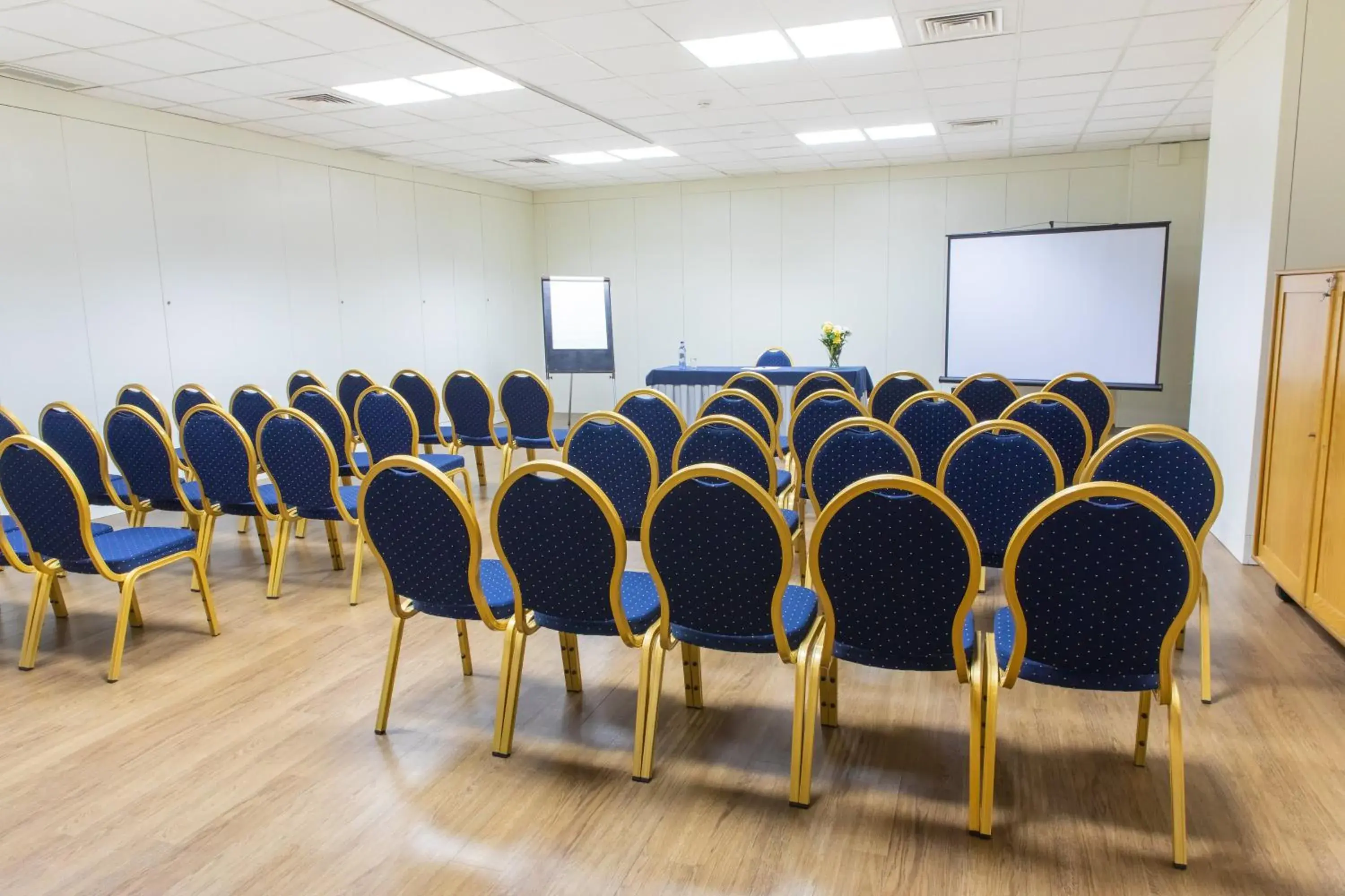 Meeting/conference room in Hotel Black Tulip - Porto Gaia