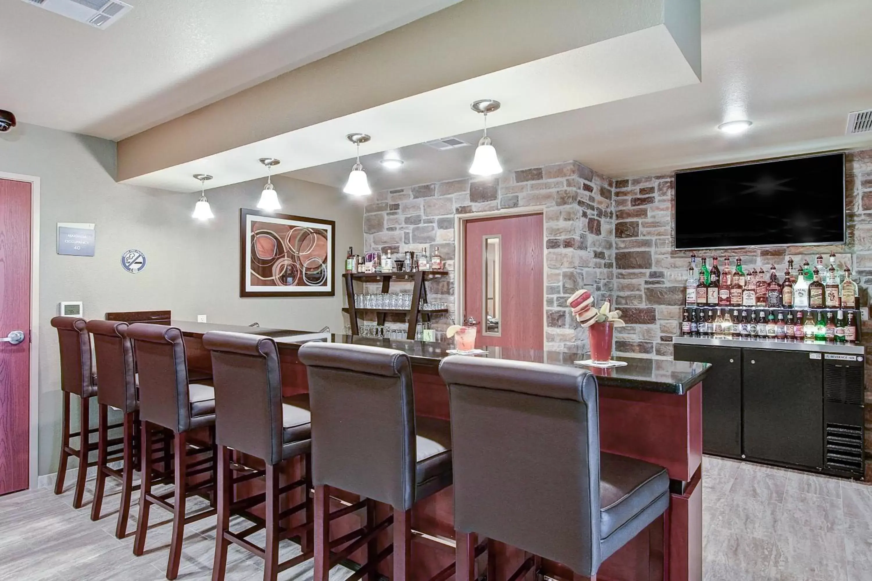 Lounge or bar, Lounge/Bar in Cobblestone Hotel & Suites Pulaski/Green Bay