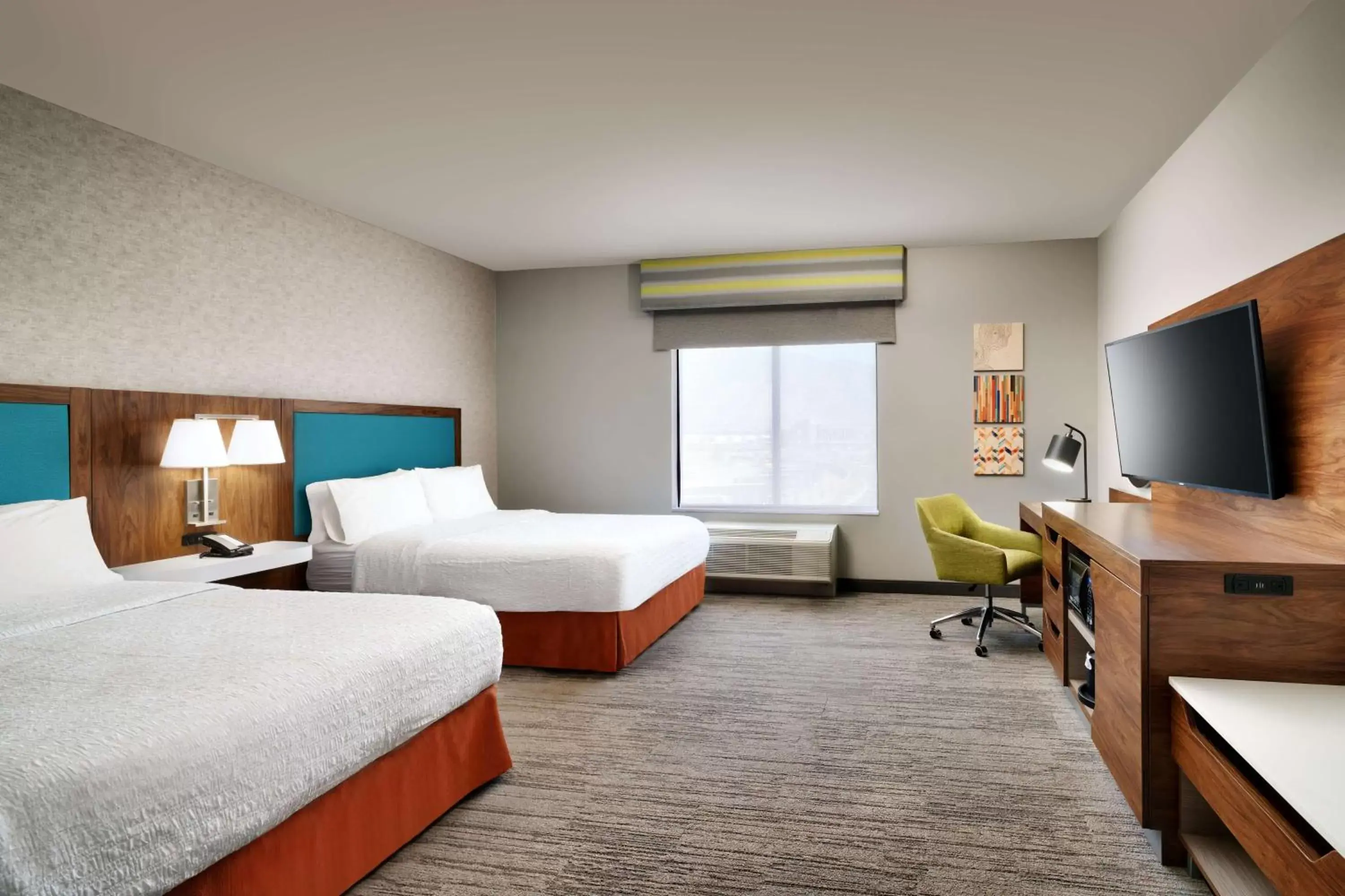 Bed, TV/Entertainment Center in Hampton Inn & Suites Spanish Fork, Ut