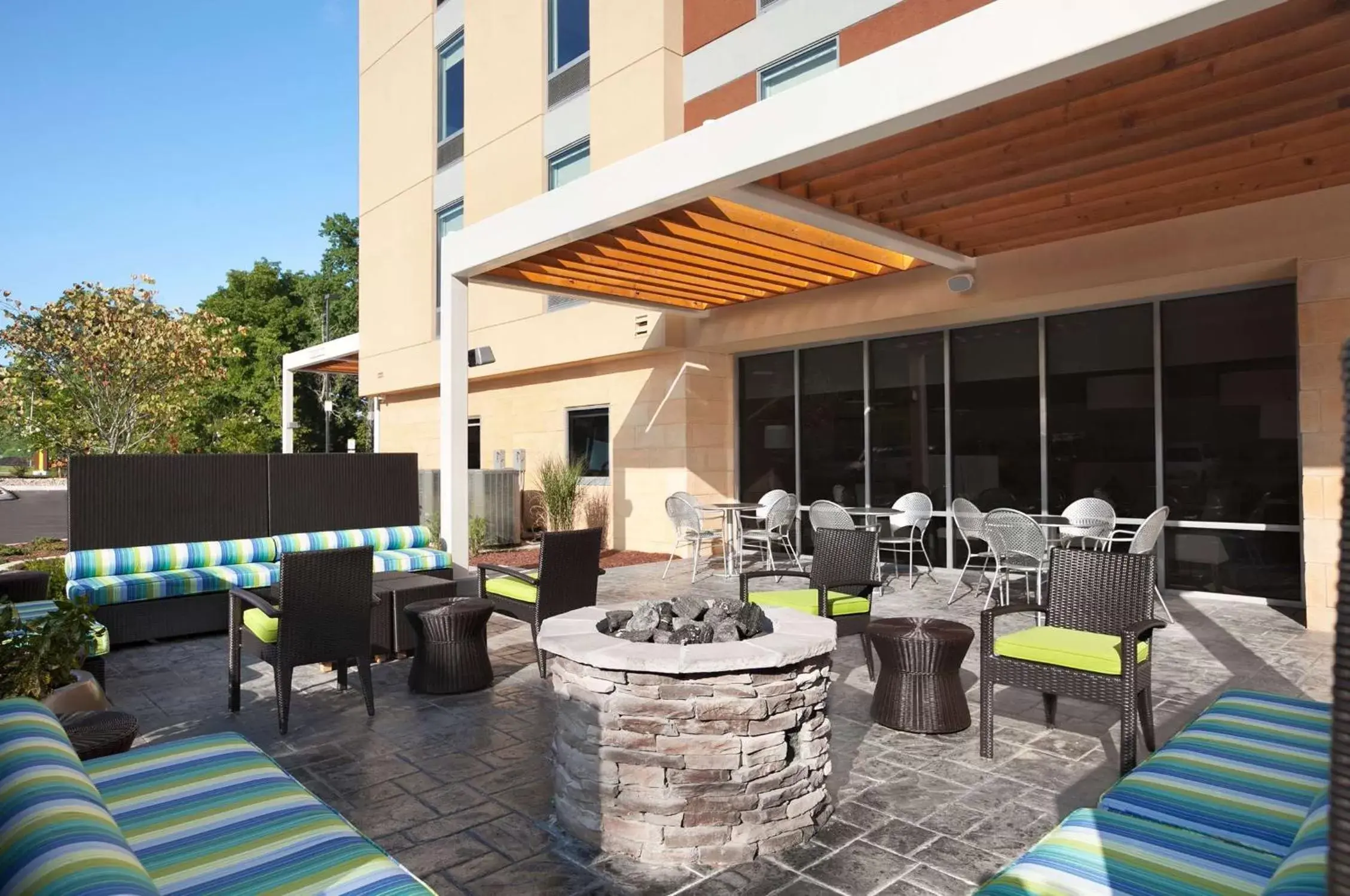 Property building, Restaurant/Places to Eat in Home2 Suites Nashville Airport