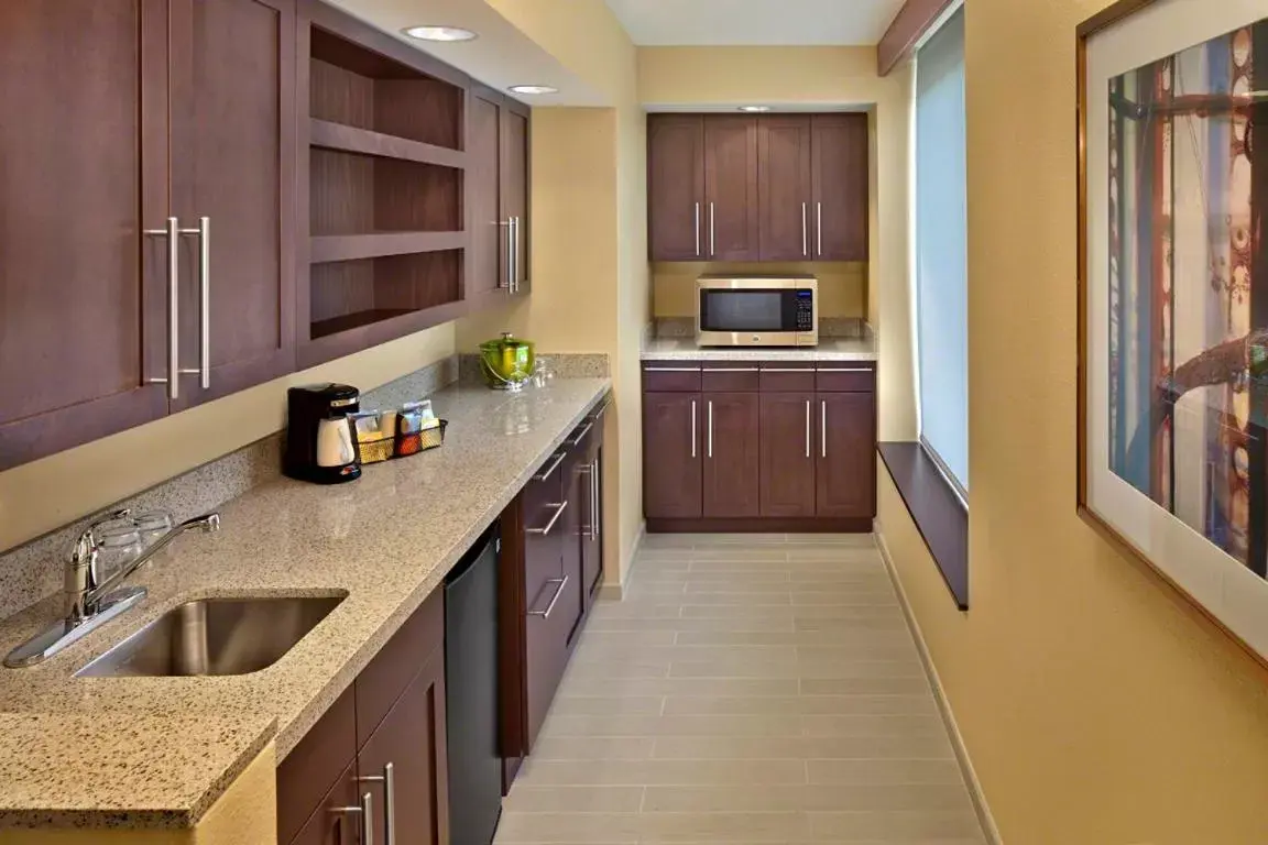 Kitchen/Kitchenette in Hyatt Place Chapel Hill