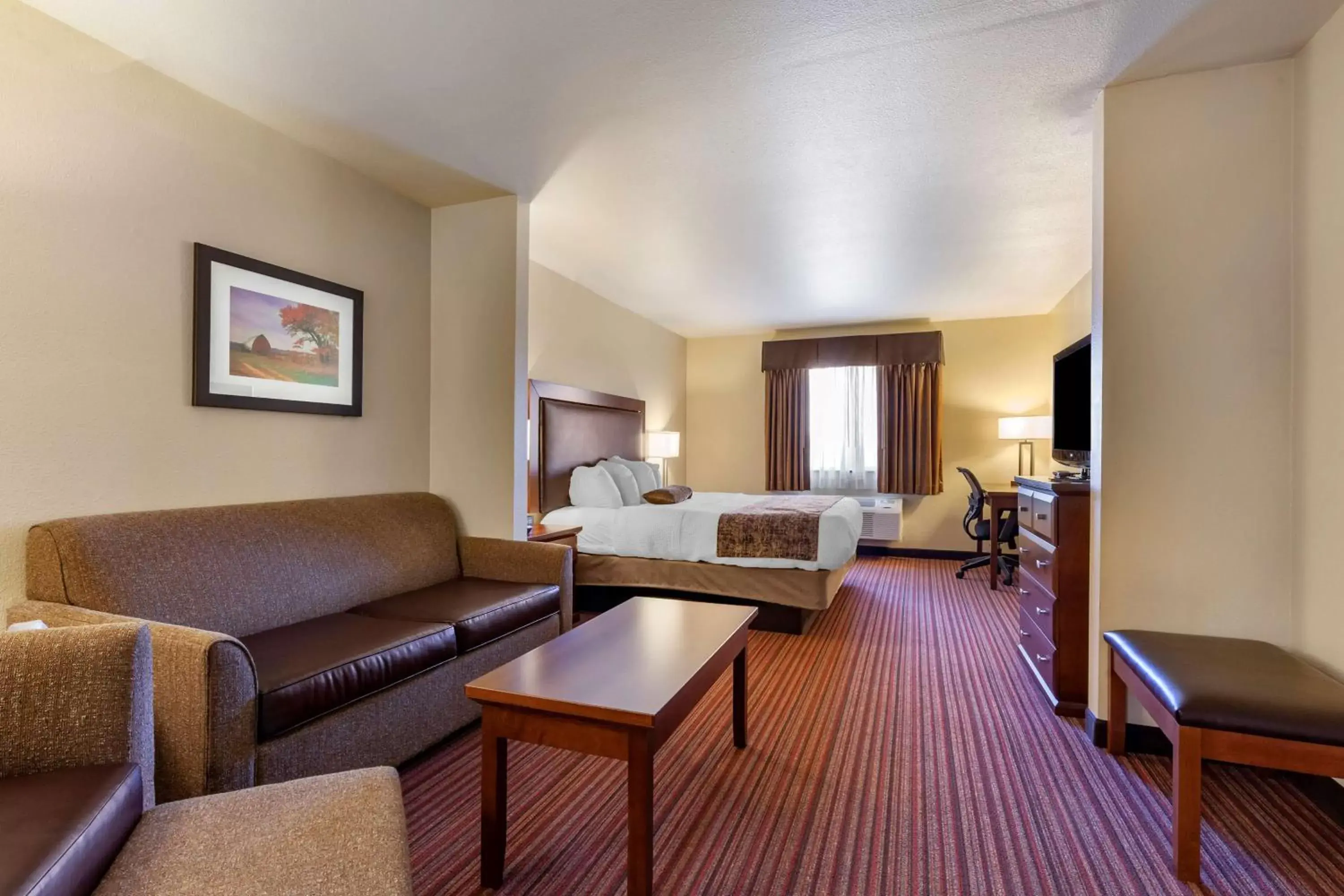 Bedroom, Seating Area in Best Western PLUS Sparta Trail Lodge