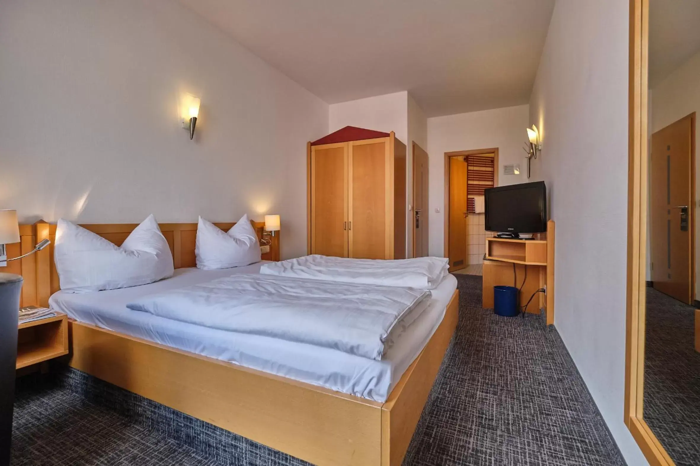 Bed in Hotel Roter Hahn