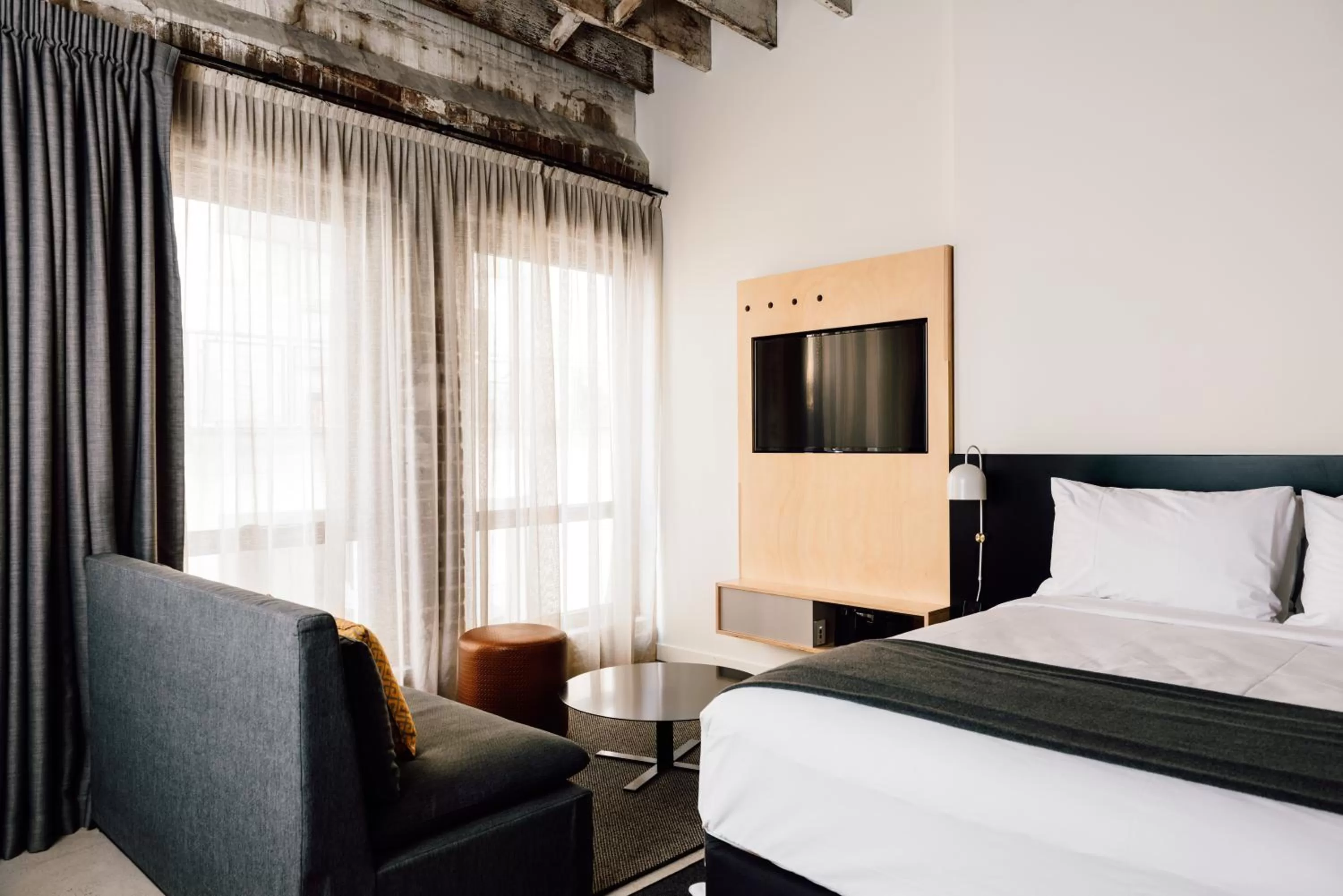 Photo of the whole room, Bed in Veriu Broadway