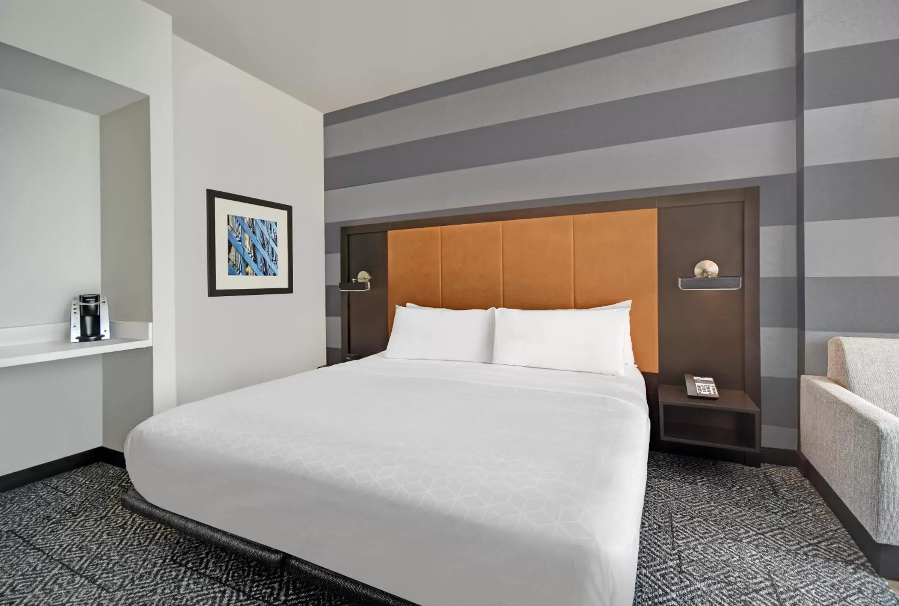 Bedroom, Bed in Holiday Inn Express - Houston - Galleria Area, an IHG Hotel