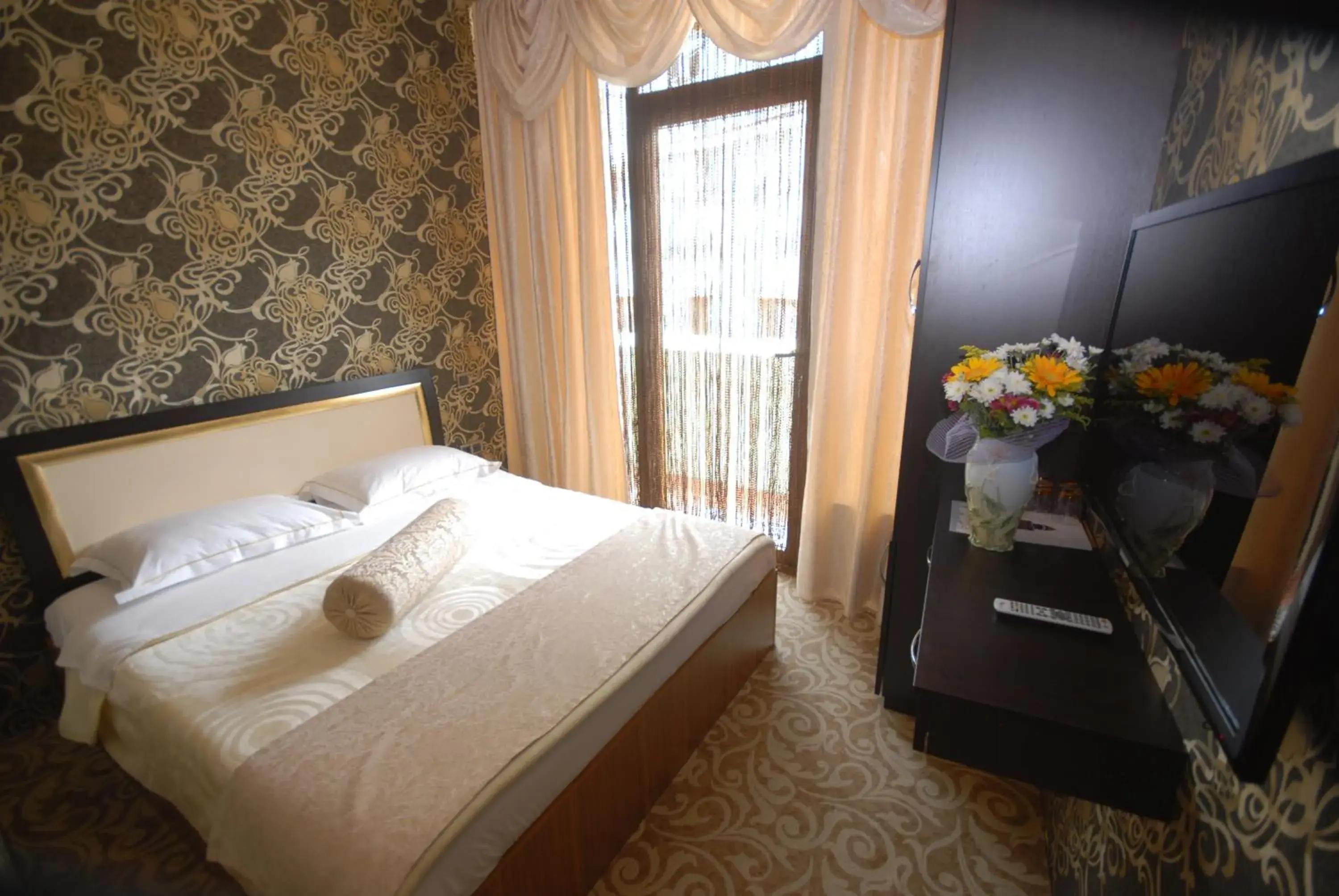 Photo of the whole room, Bed in Galata Palace Hotel