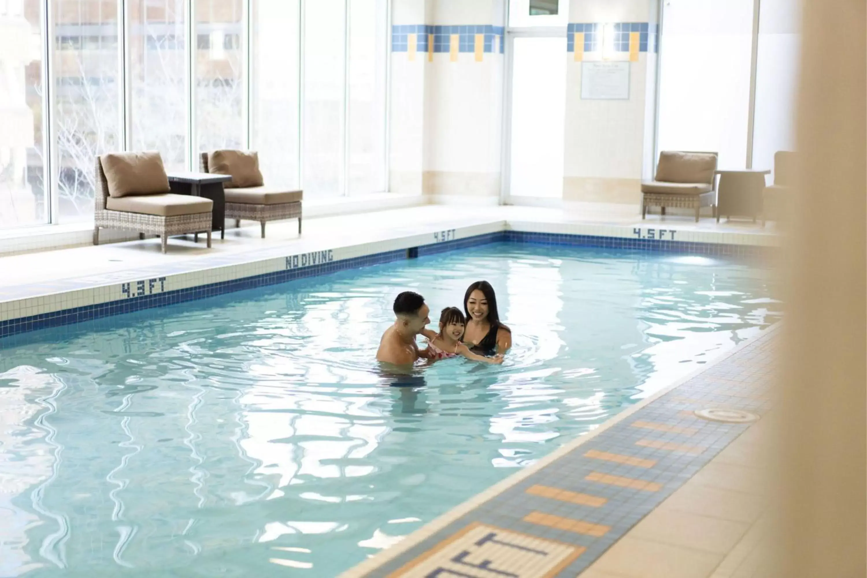 Swimming Pool in Vancouver Marriott Pinnacle Downtown Hotel