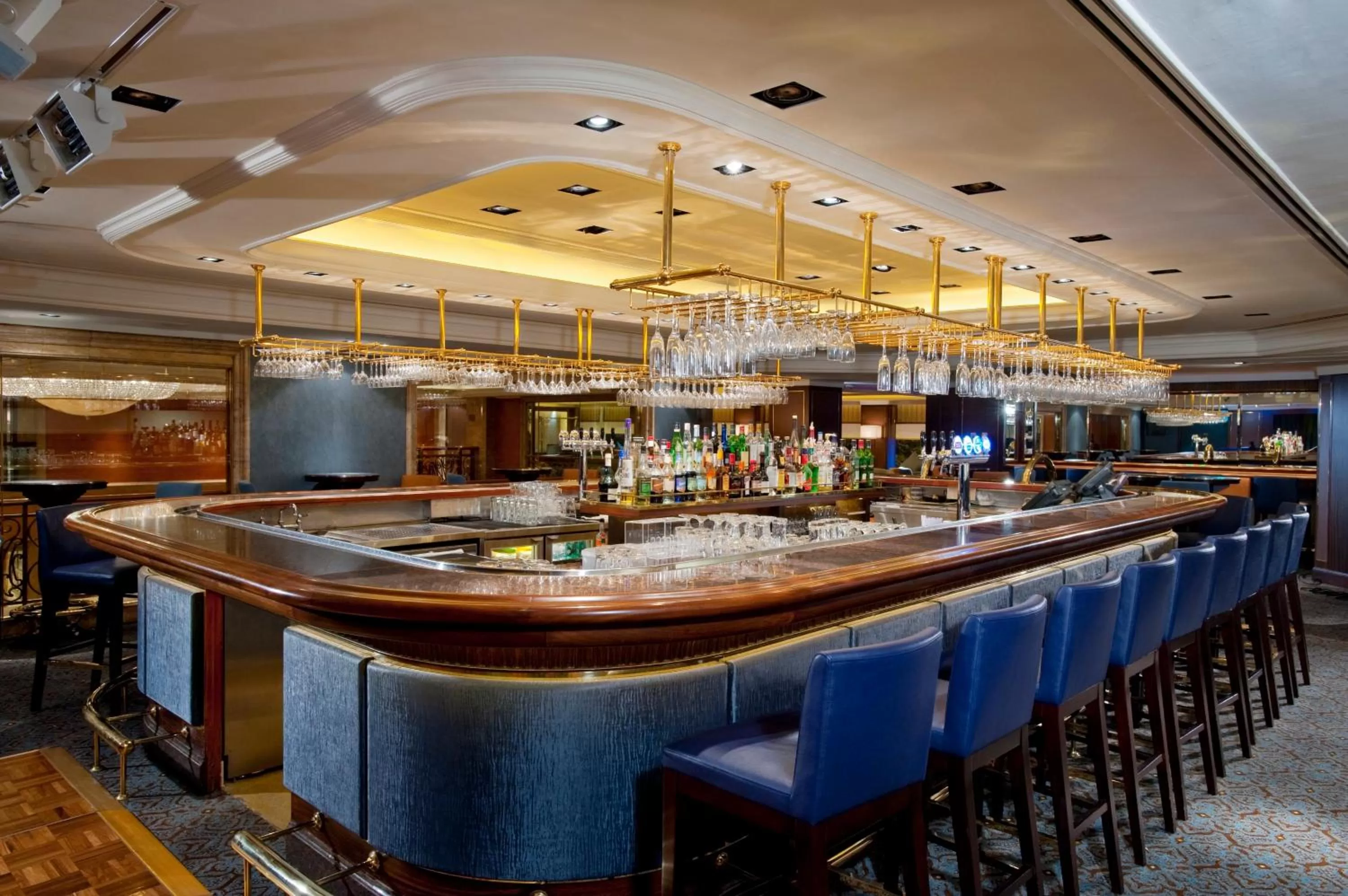 Lounge or bar in Holiday Inn Golden Mile by IHG