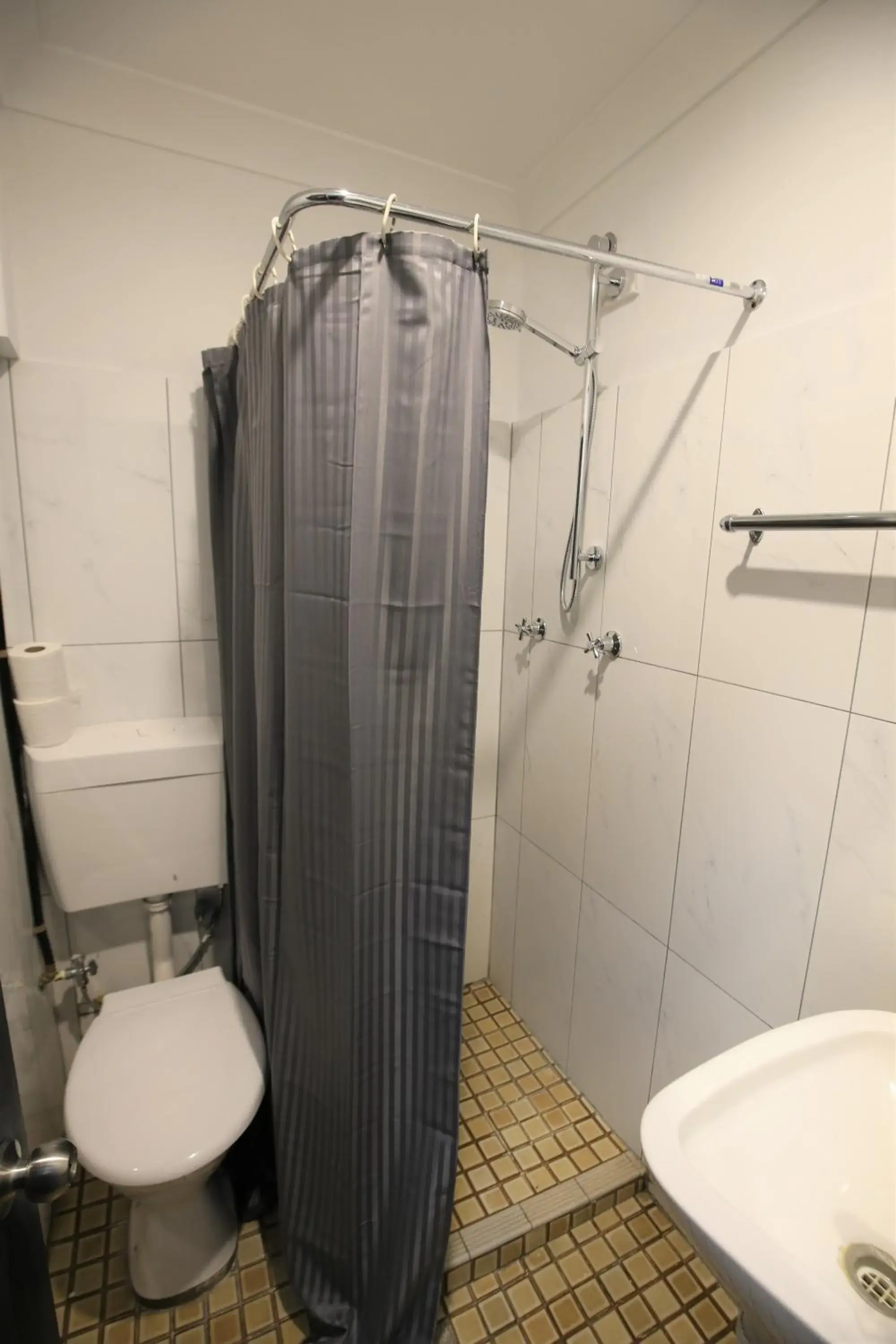 Bathroom in Newtown Budget Hotel
