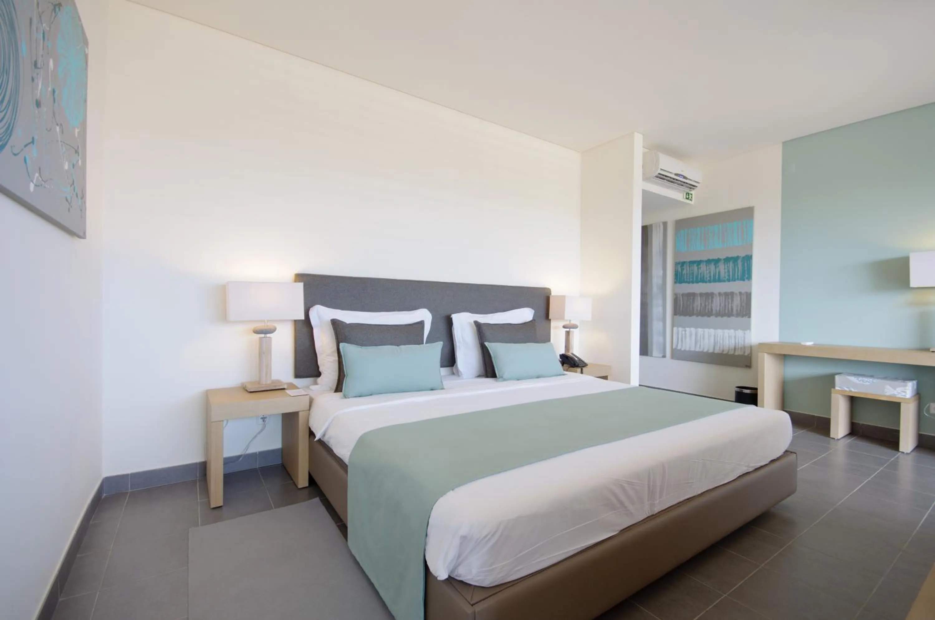 Bed in Oasis Salinas Sea