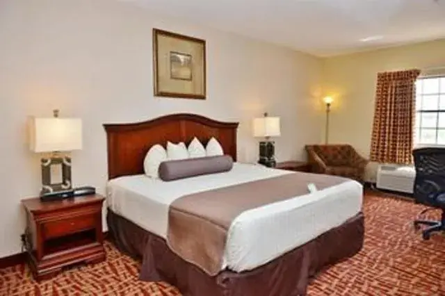 Bed in Americas Best Value Inn - Tunica Resort