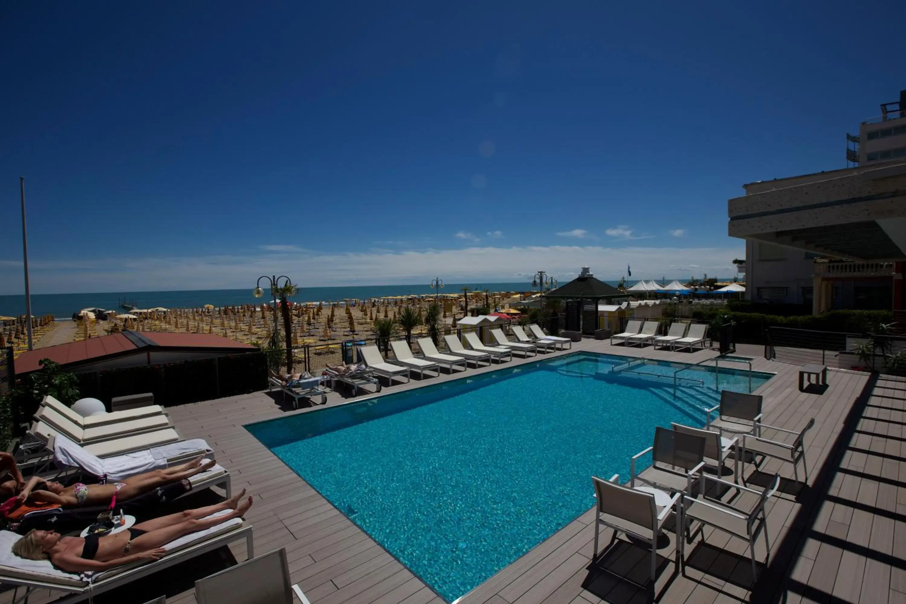 Restaurant/places to eat in Hotel Adlon Restaurant/places to eat in Hotel Adlon