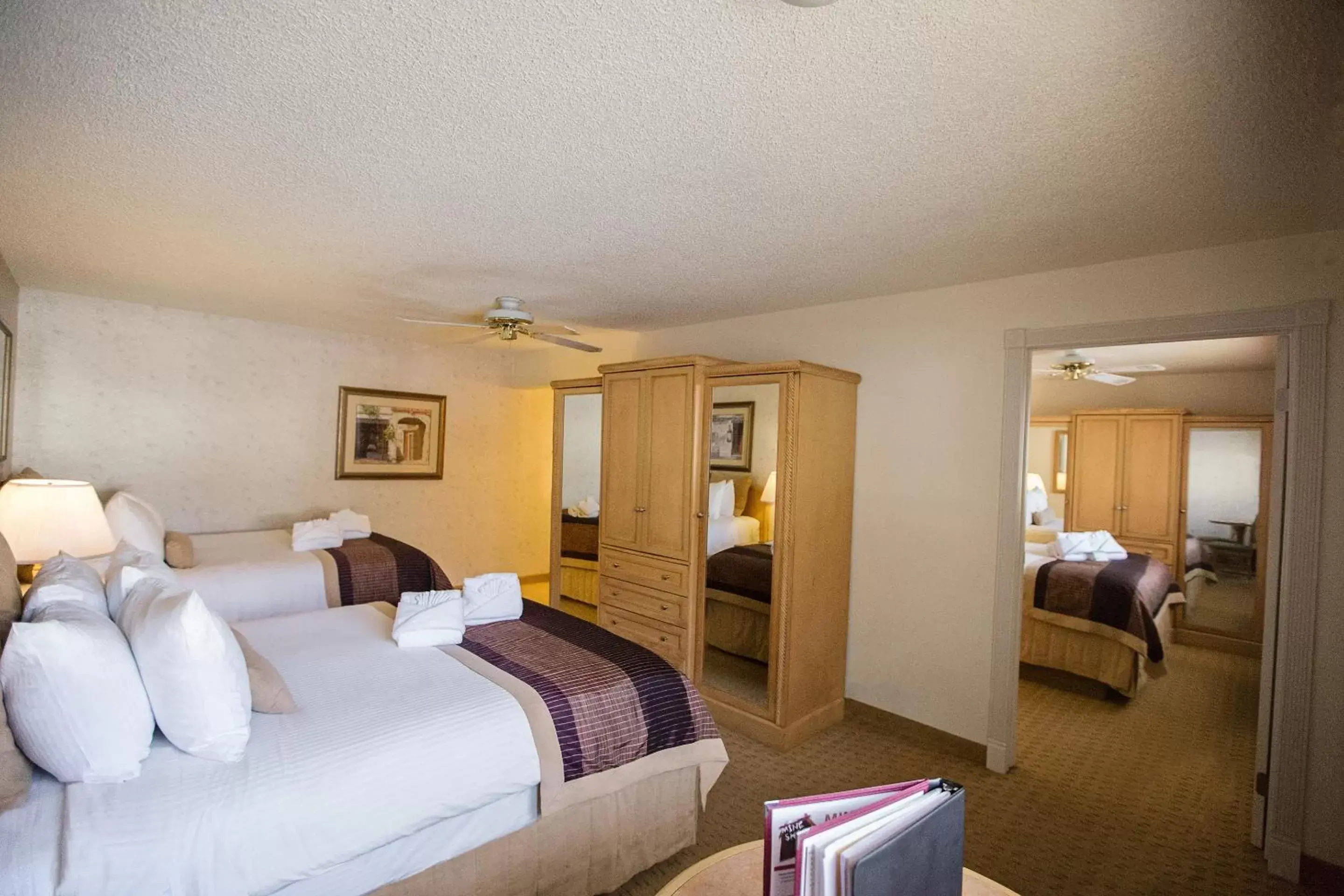 Two-Bedroom Suite in Twin Peaks Lodge & Hot Springs Two-Bedroom Suite in Twin Peaks Lodge & Hot Springs