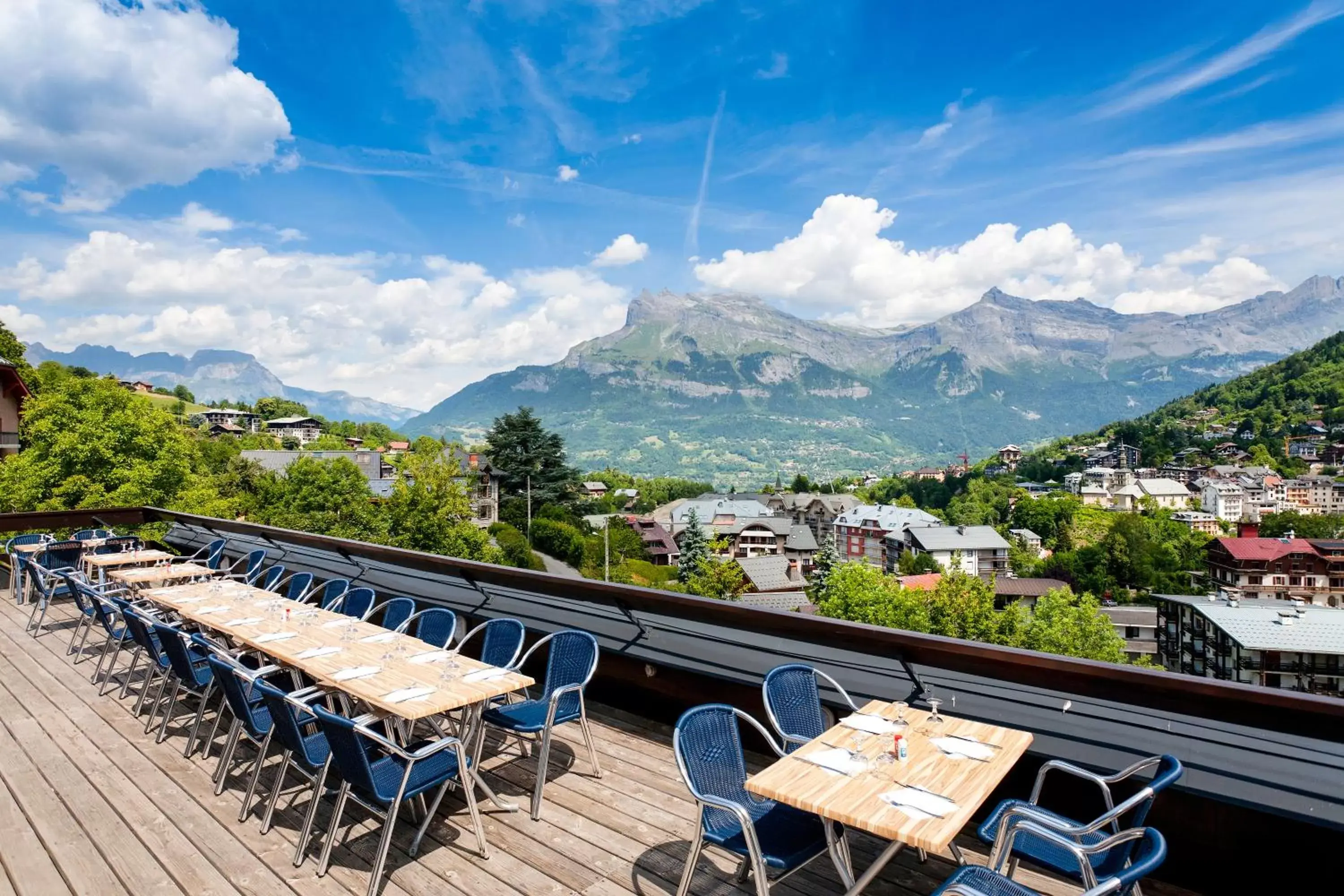 Balcony/Terrace, Mountain View in SOWELL HOTELS Mont Blanc et SPA