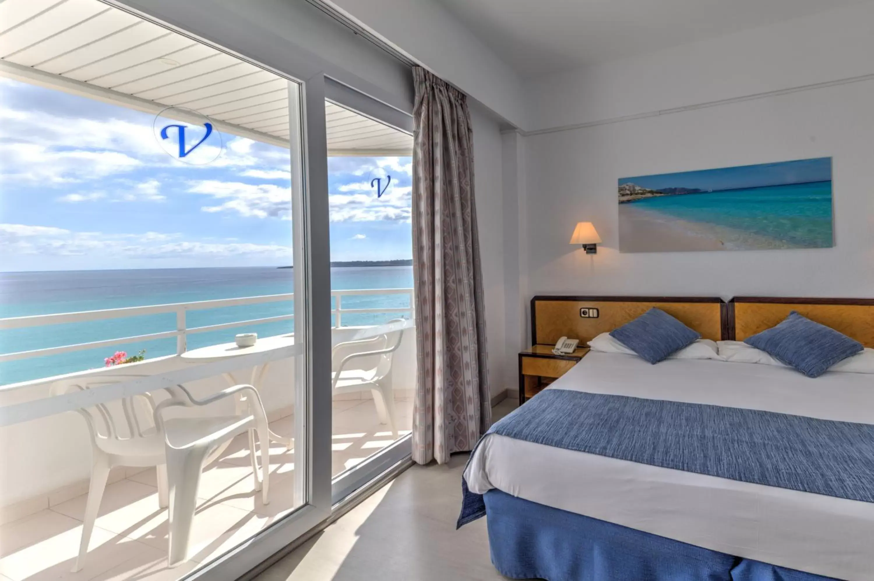 Bed, Sea View in Hotel Voramar