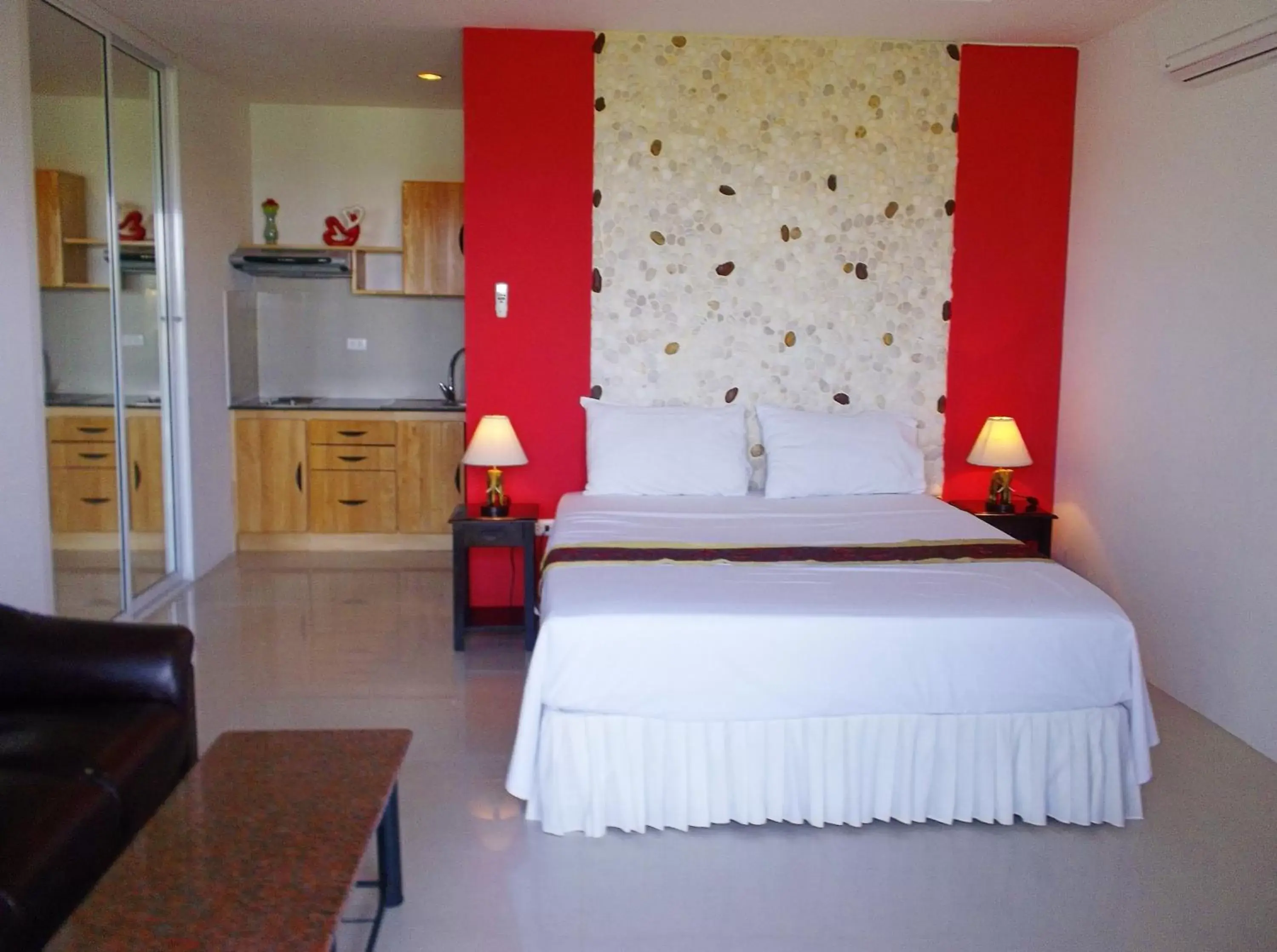 Photo of the whole room, Bed in Mountain Seaview Luxury Apartments