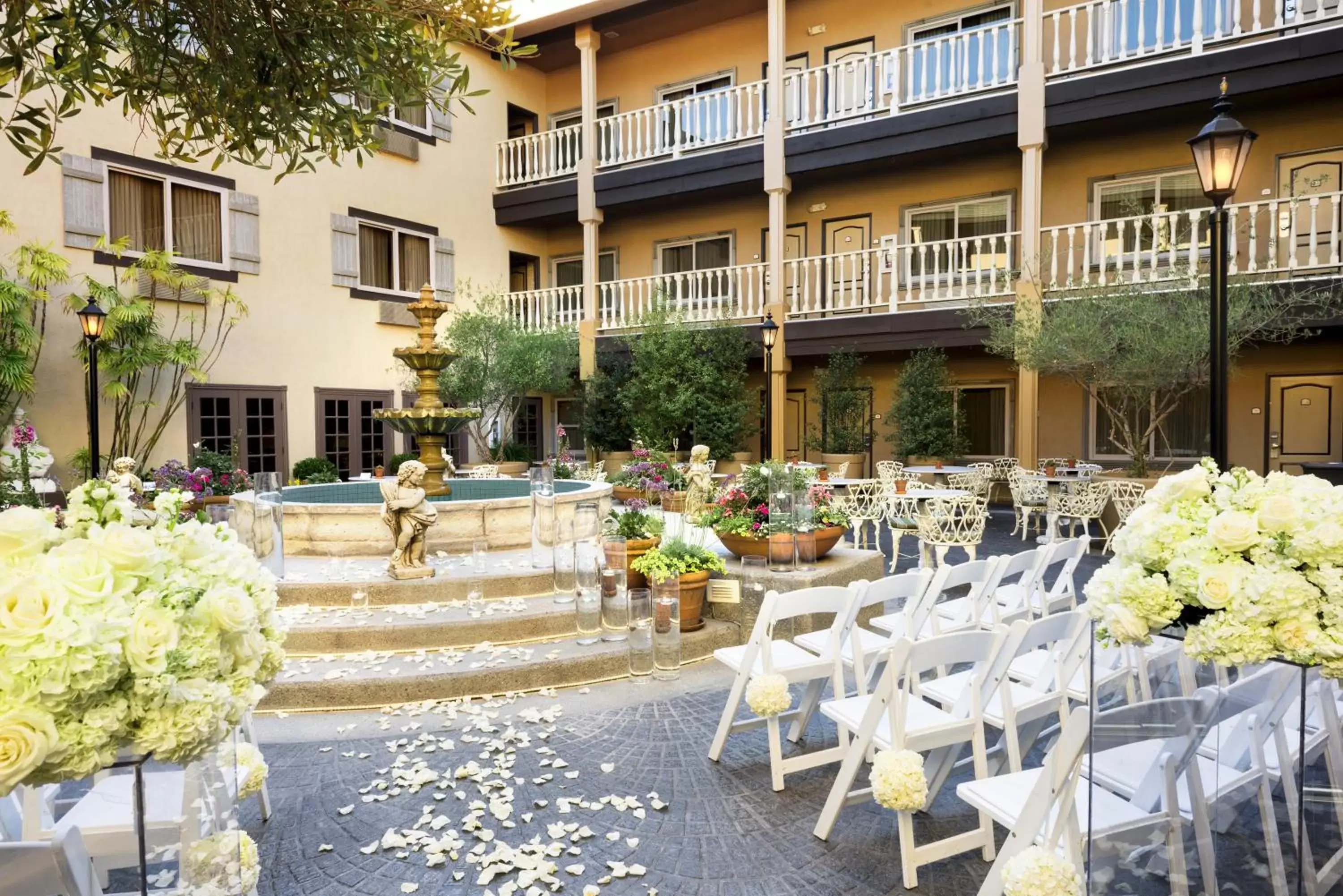 Banquet/Function facilities in Ayres Hotel Costa Mesa Newport Beach