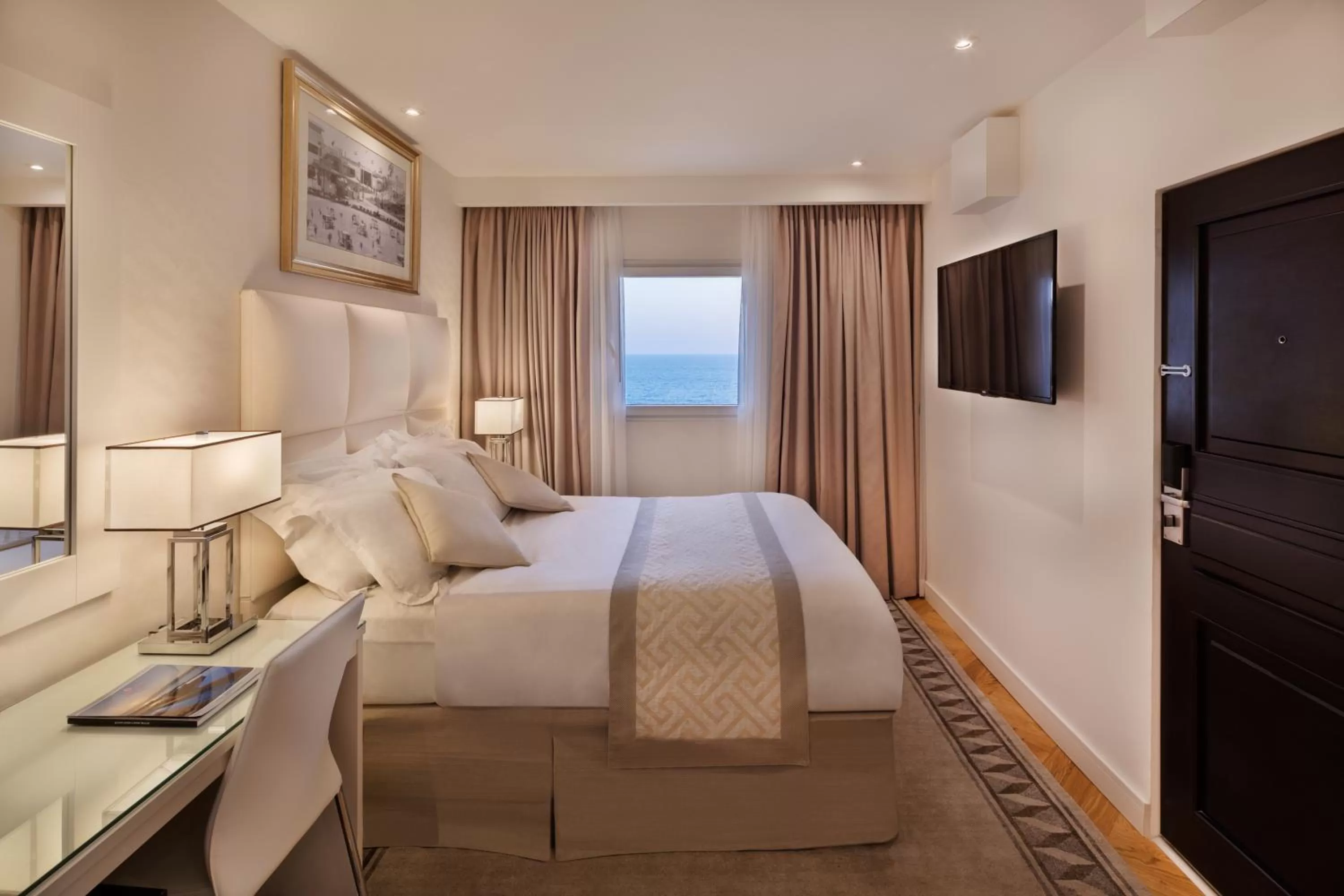 View (from property/room), Bed in Orchid Tel Aviv