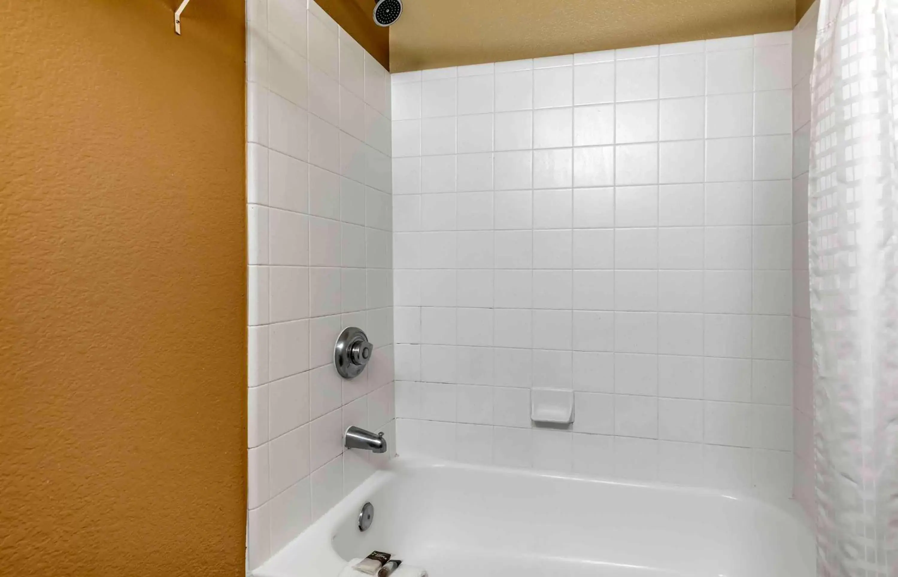Bathroom in Extended Stay America Suites - Denver - Tech Center South - Inverness