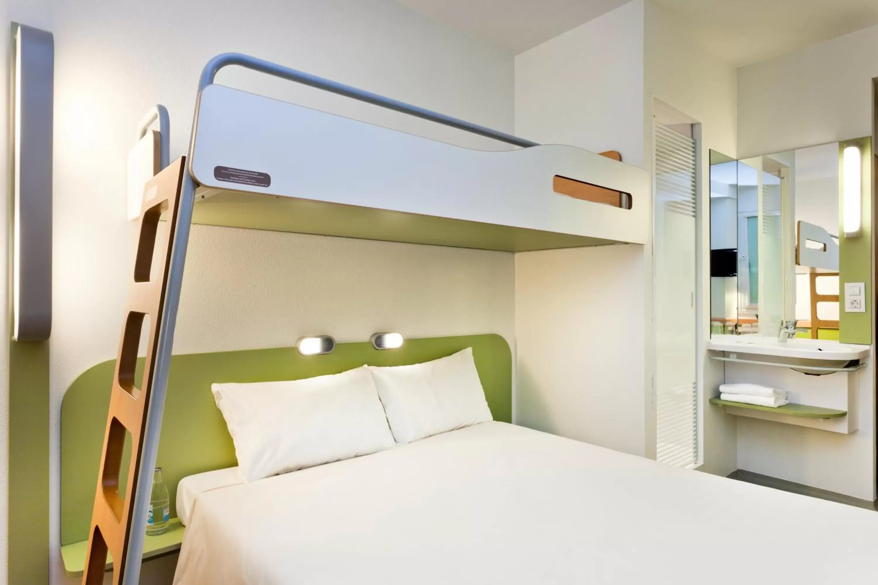 Bedroom, Bunk Bed in ibis budget Metz Sud