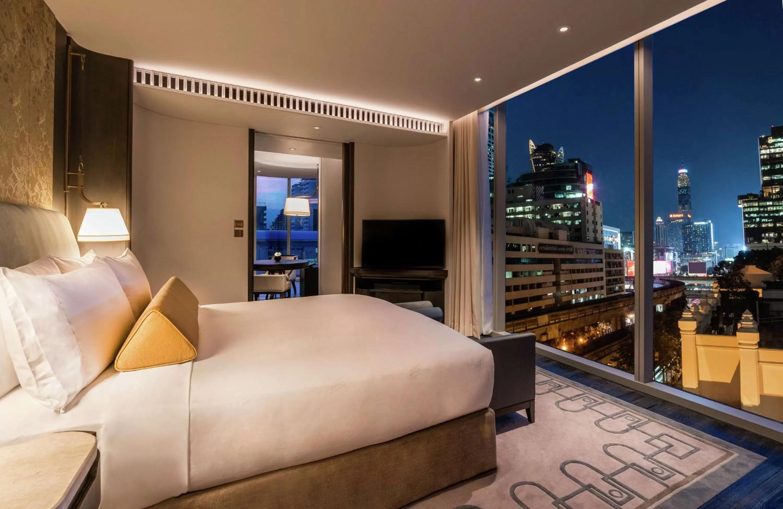 Bed in Waldorf Astoria Bangkok