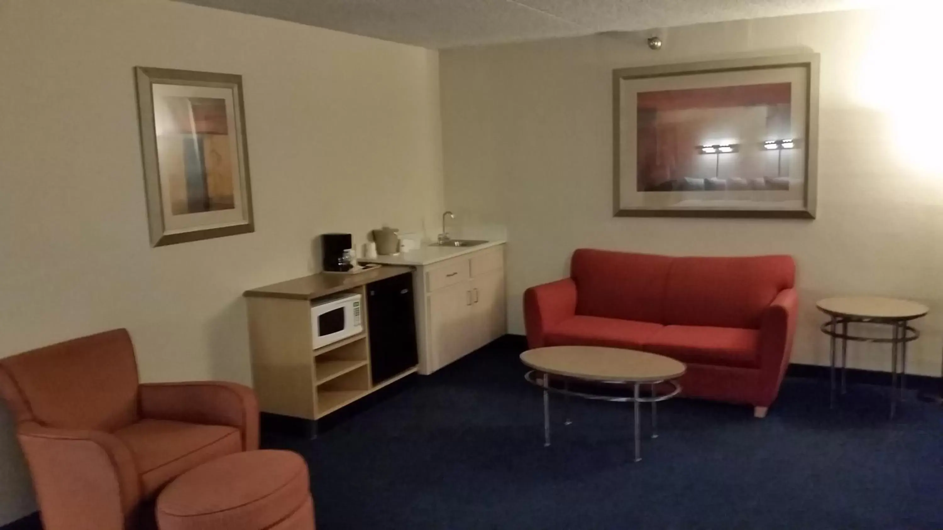 Living room, Seating Area in Days Inn by Wyndham Buena Park