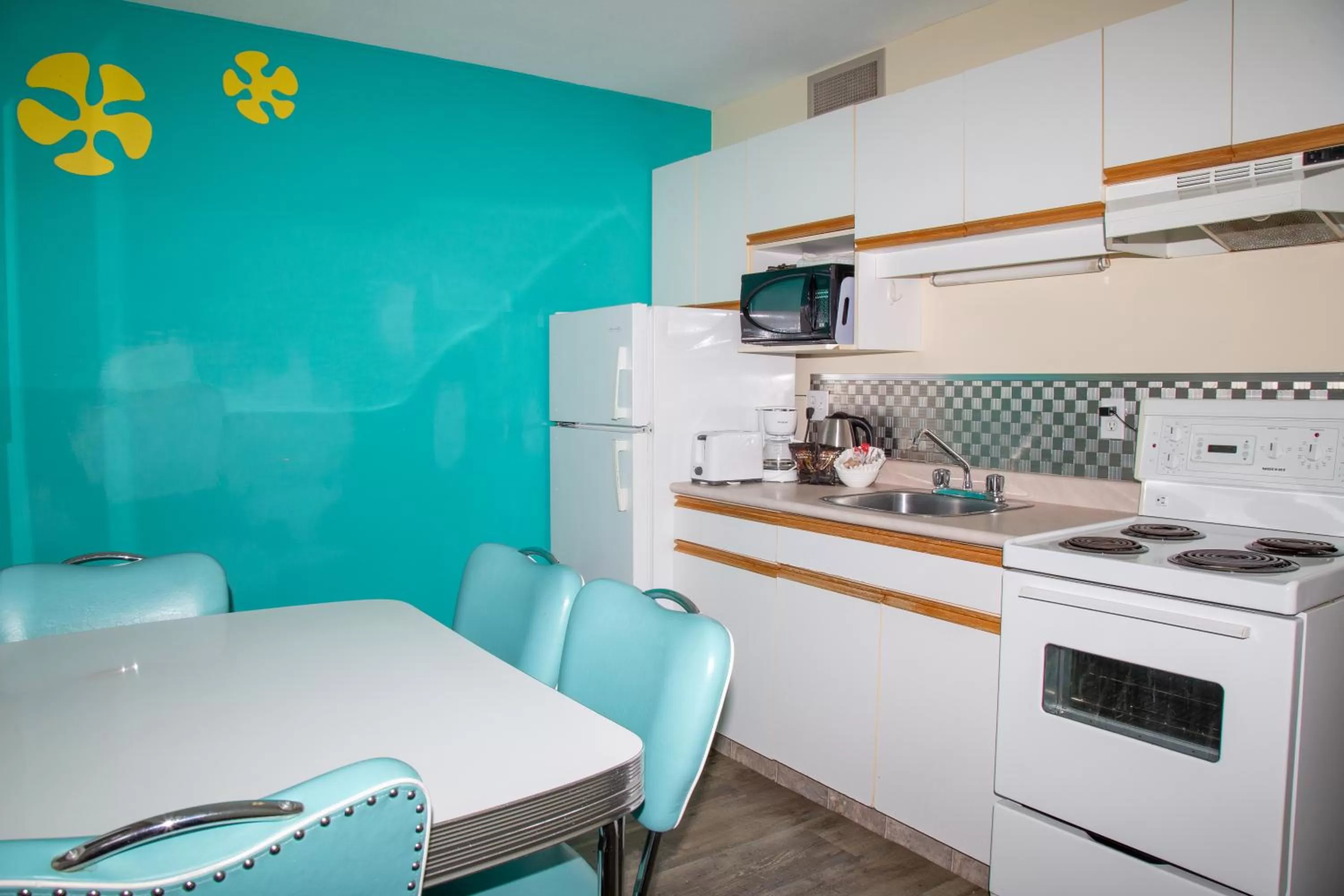 kitchen in Bowmont Motel