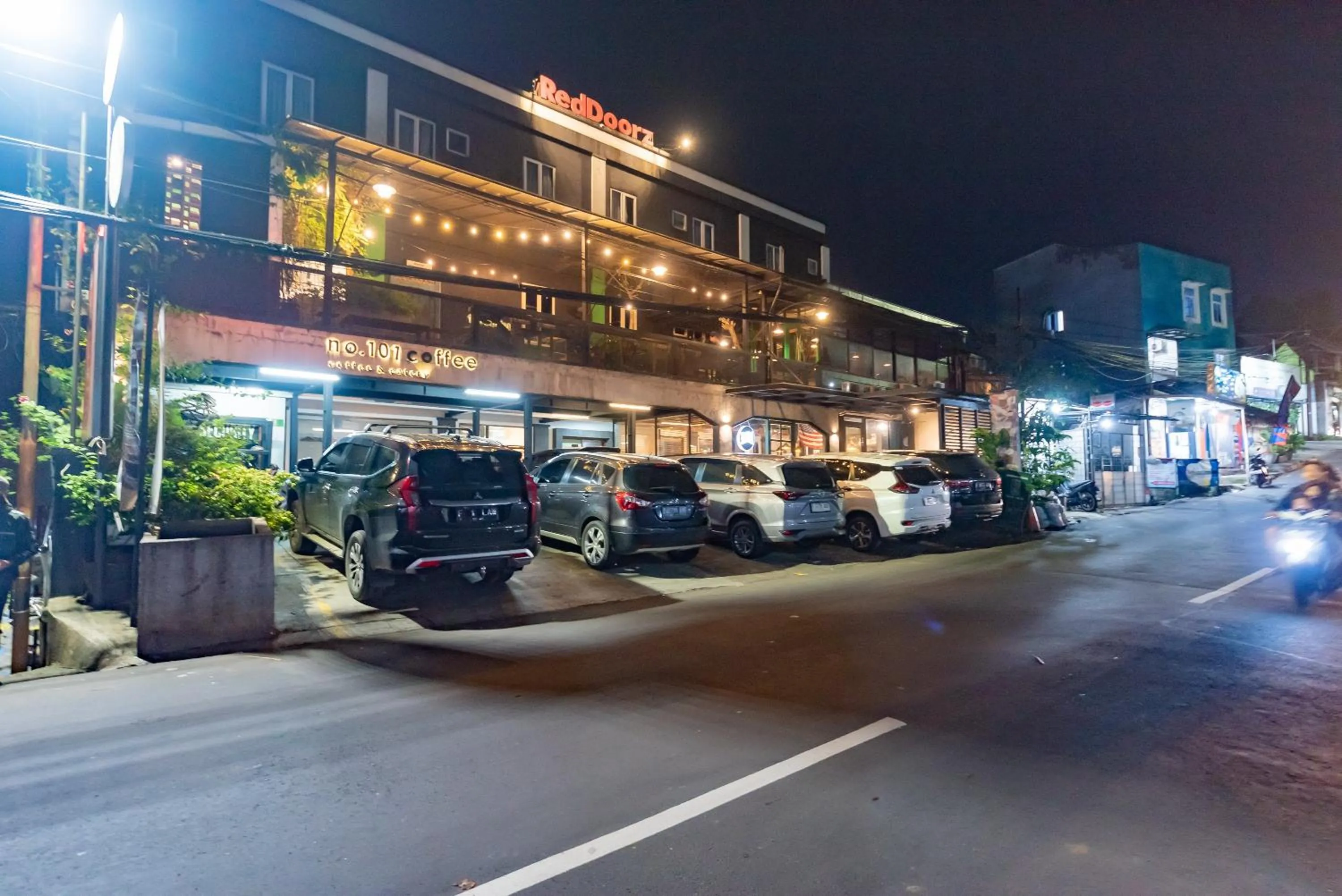 Property building in RedDoorz near Botani Square Mall