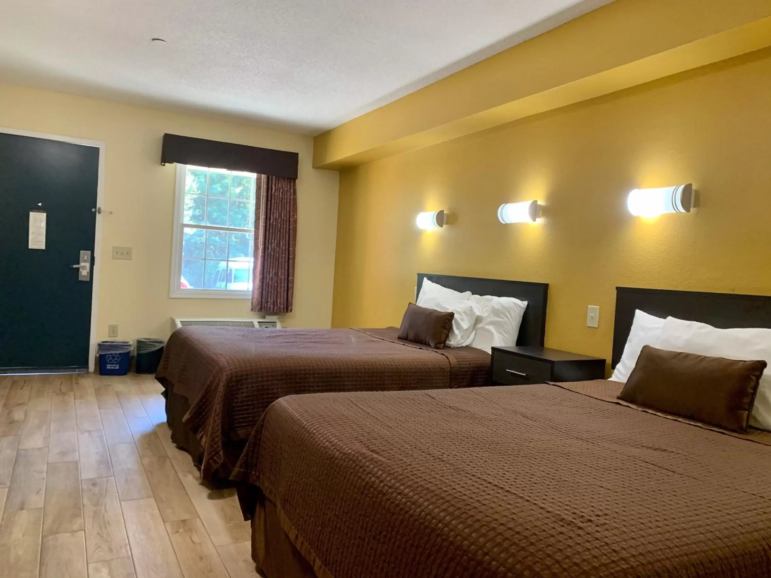 Bed in Executive Inn & Suites Upper Marlboro Bed in Executive Inn & Suites Upper Marlboro