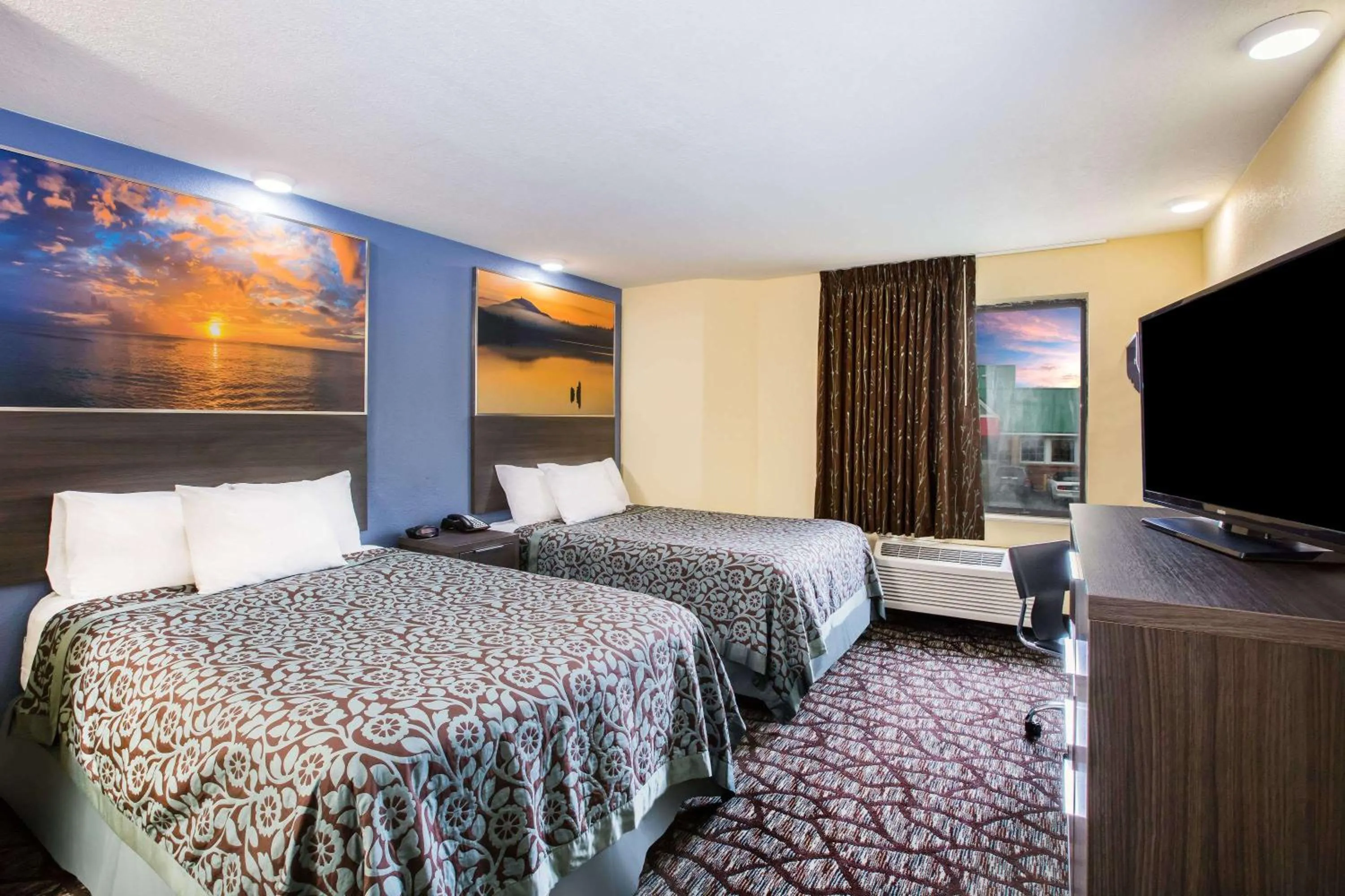 Photo of the whole room, Bed in Days Inn by Wyndham Blue Springs