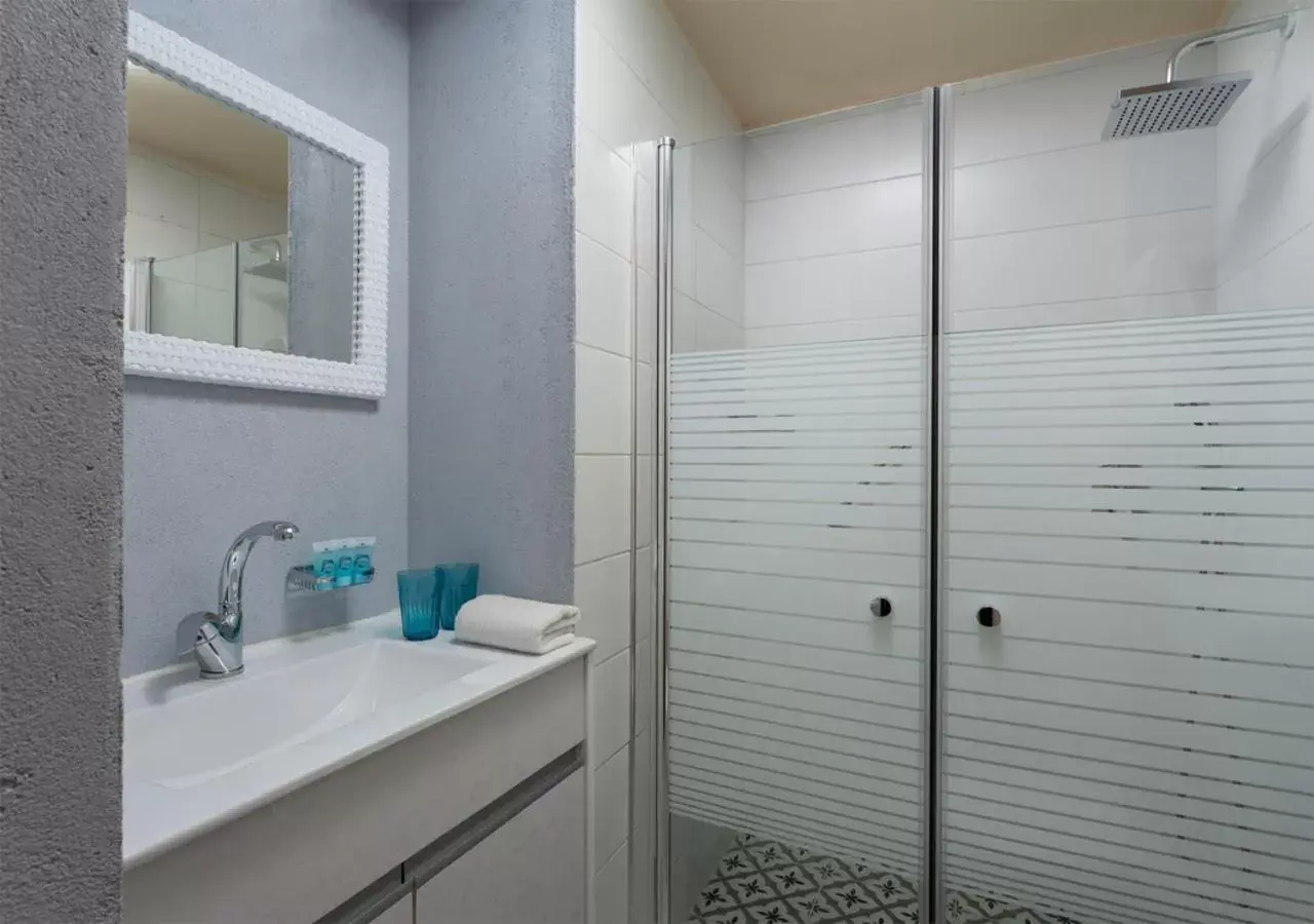 Bathroom in The Little House In Bakah