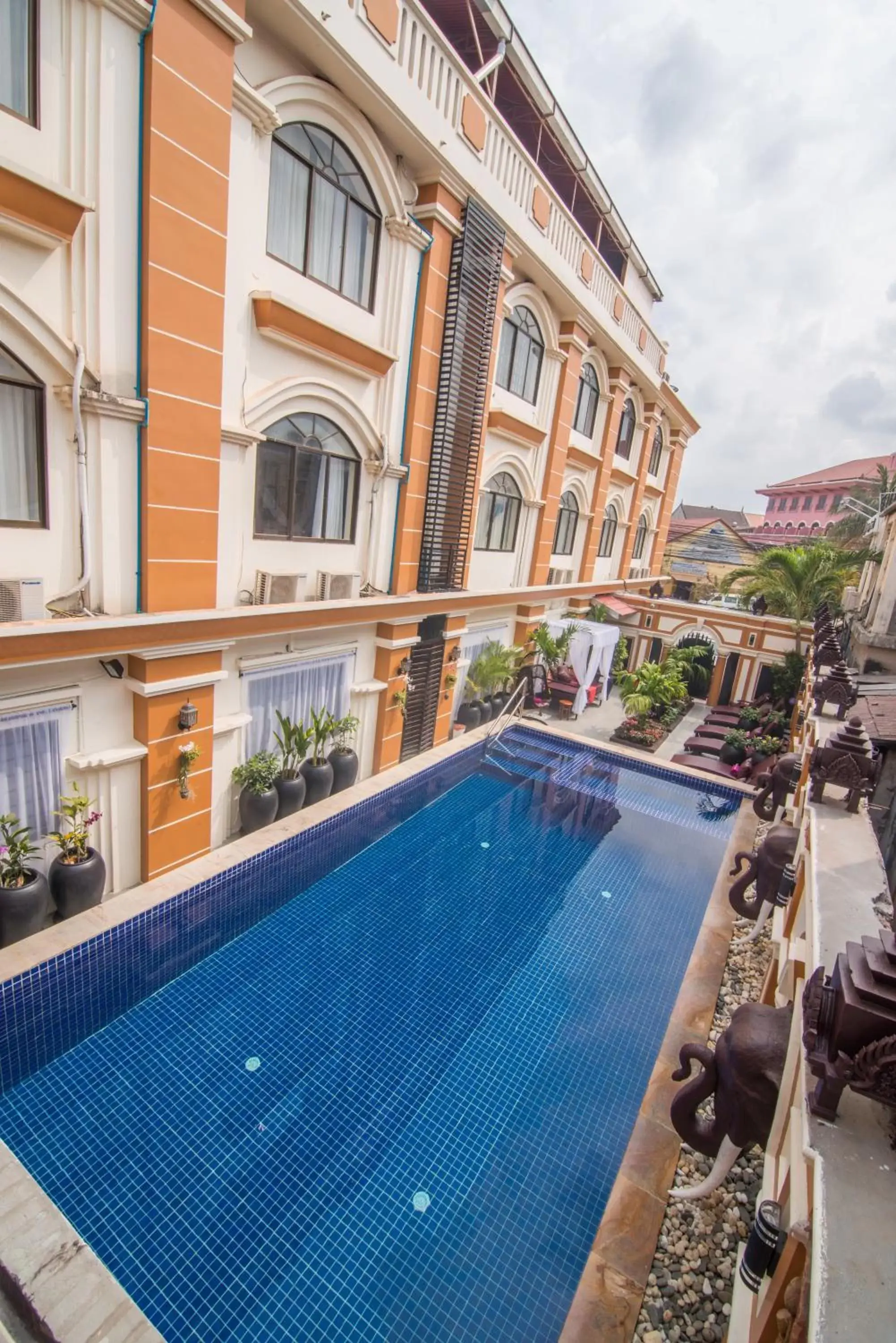 Swimming Pool in Reaksmey Chanreas Hotel