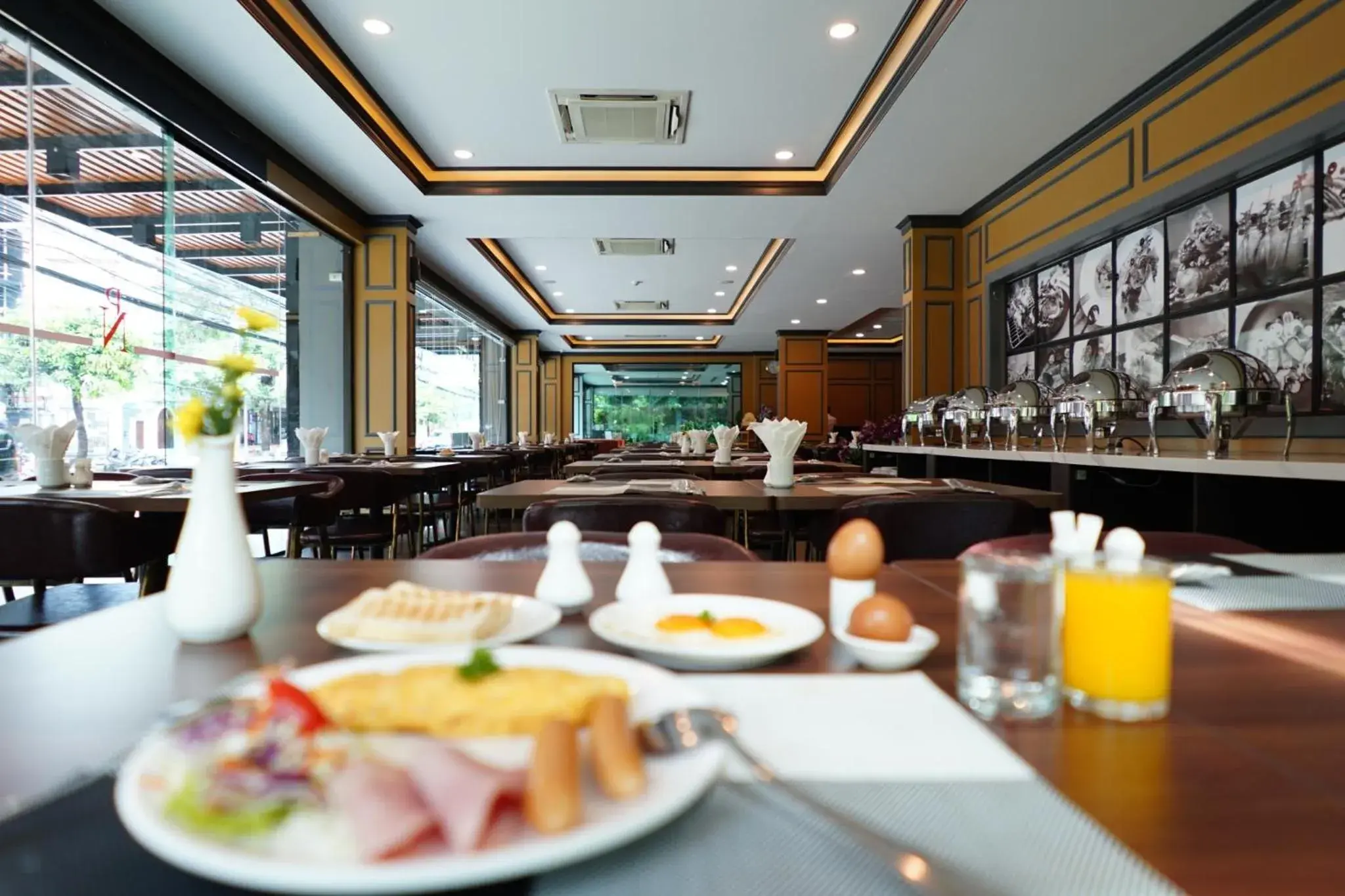 Restaurant/Places to Eat in Picnic Hotel Bangkok