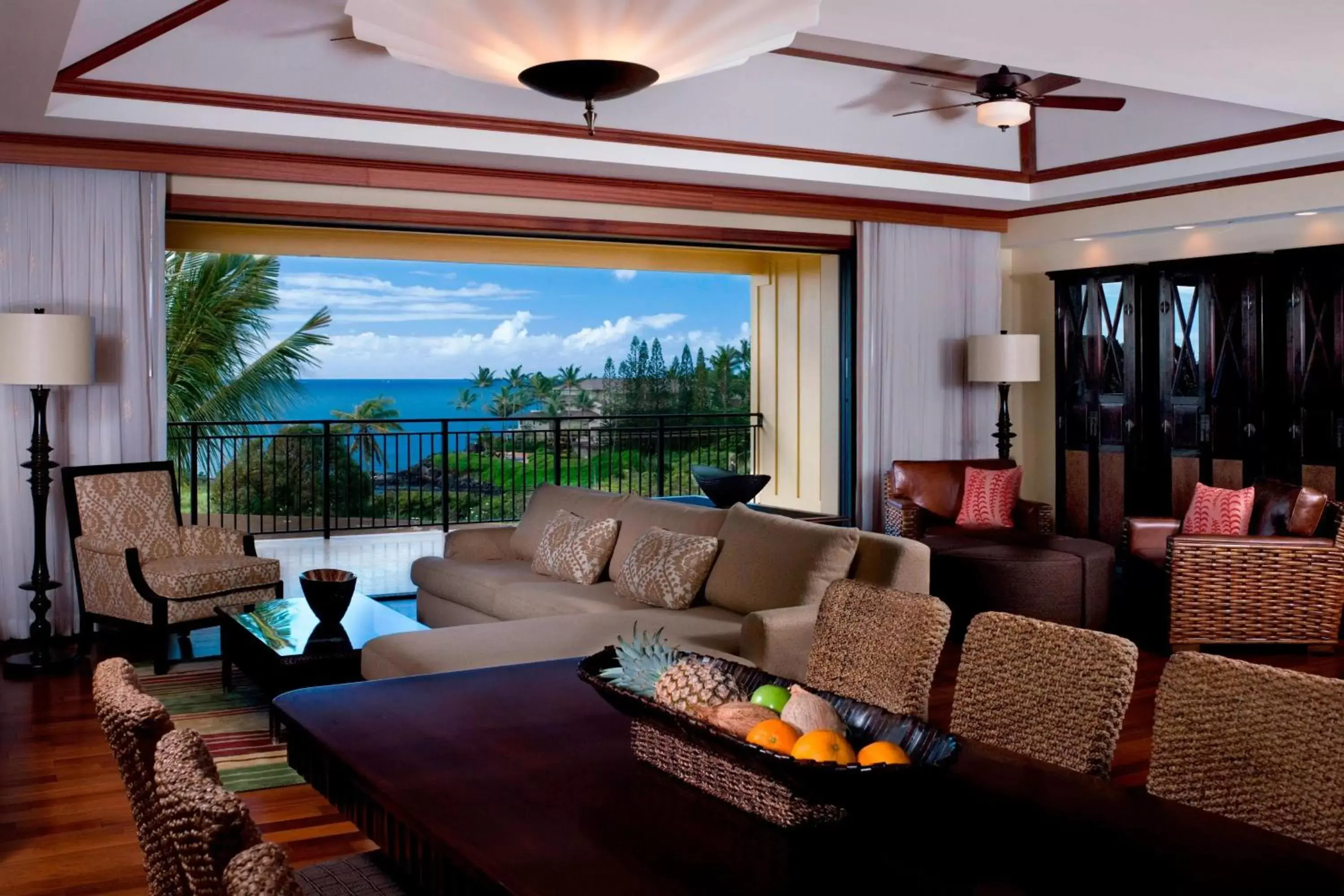 Restaurant/places to eat, Seating Area in Koloa Landing Resort at Po'ipu, Autograph Collection