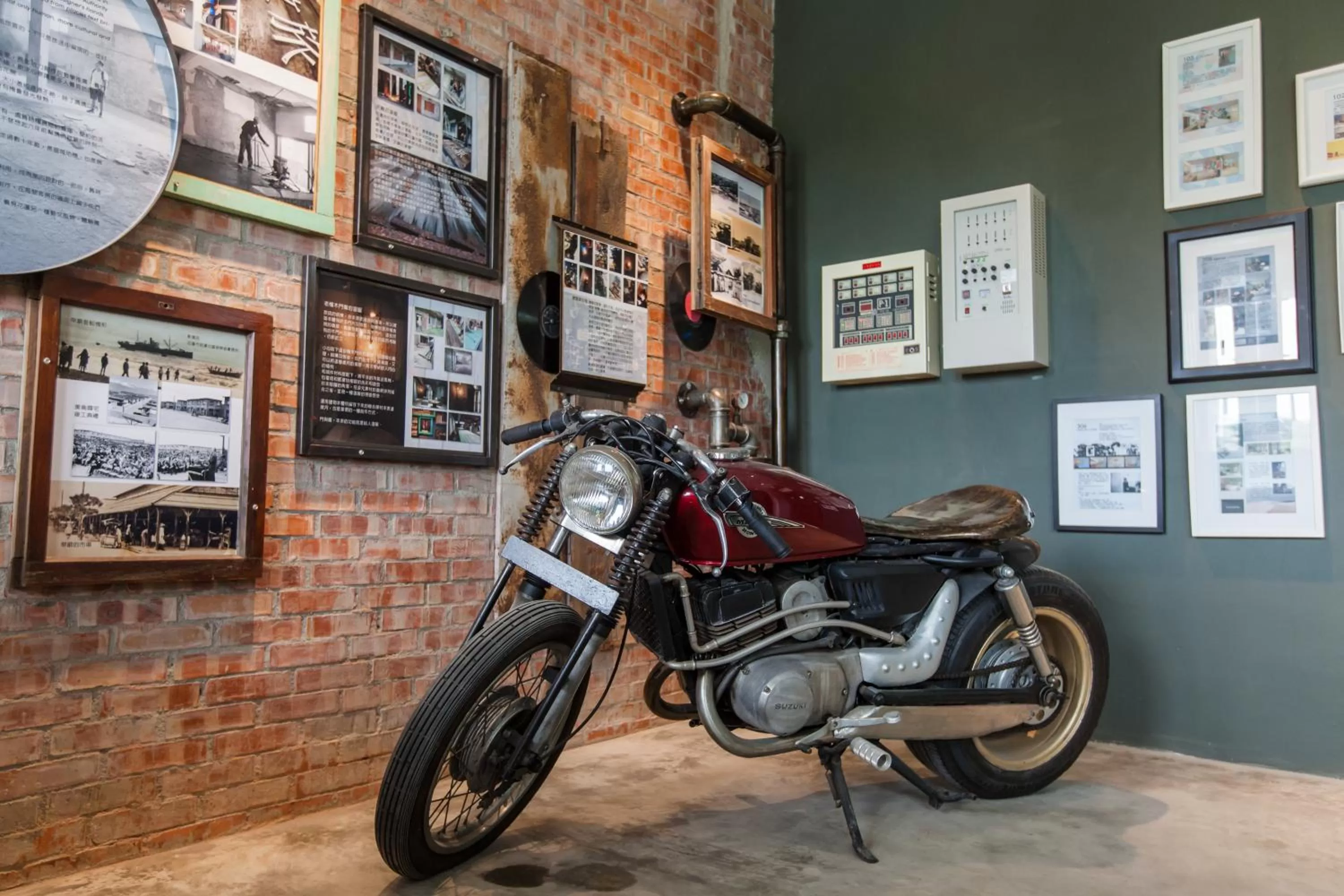 Decorative detail, Facade/Entrance in The Leaf Inn