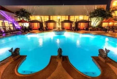 Night, Swimming Pool in MCM Eleganté Hotel & Conference Center