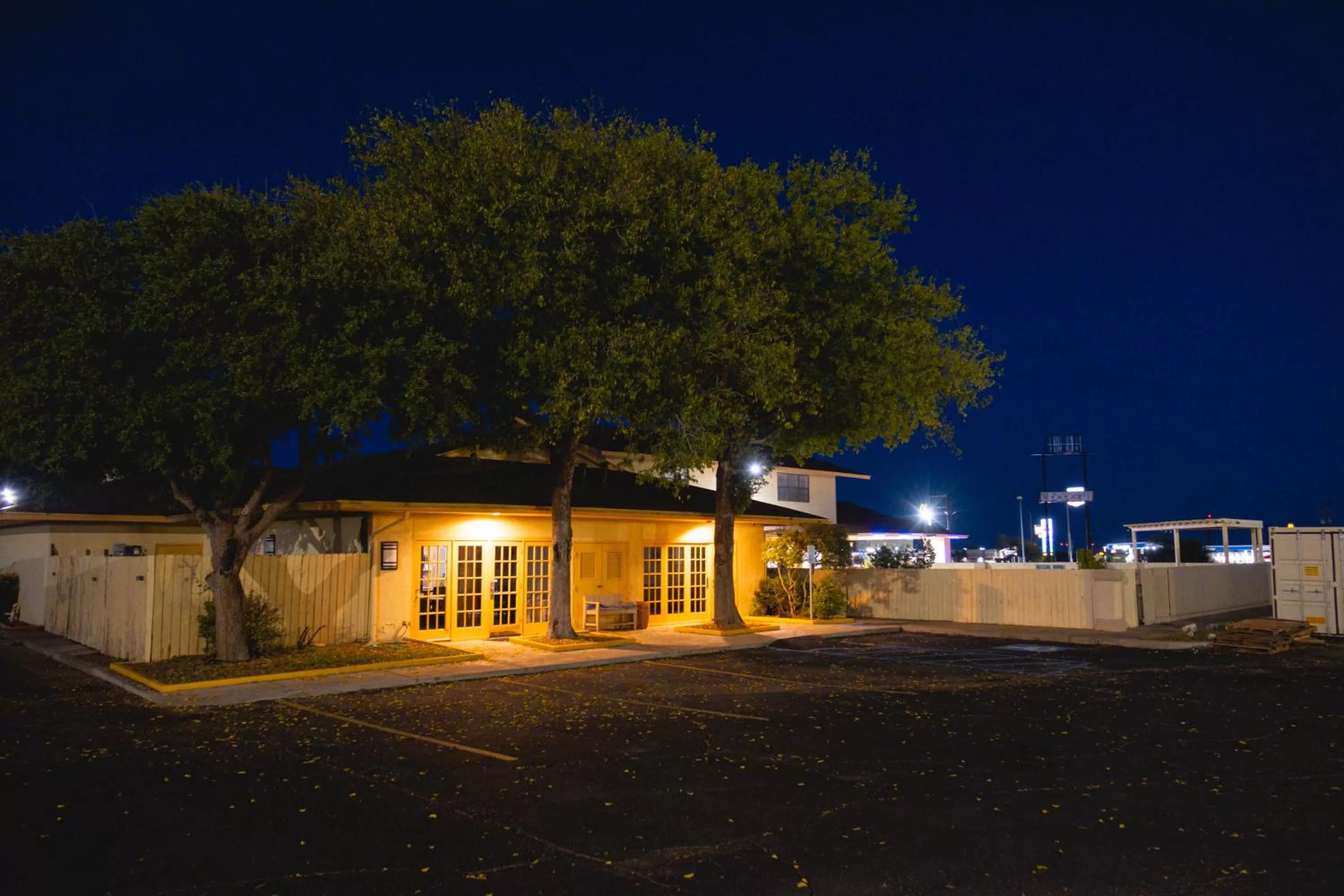 Property Building in BAYMONT BY WYNDHAM