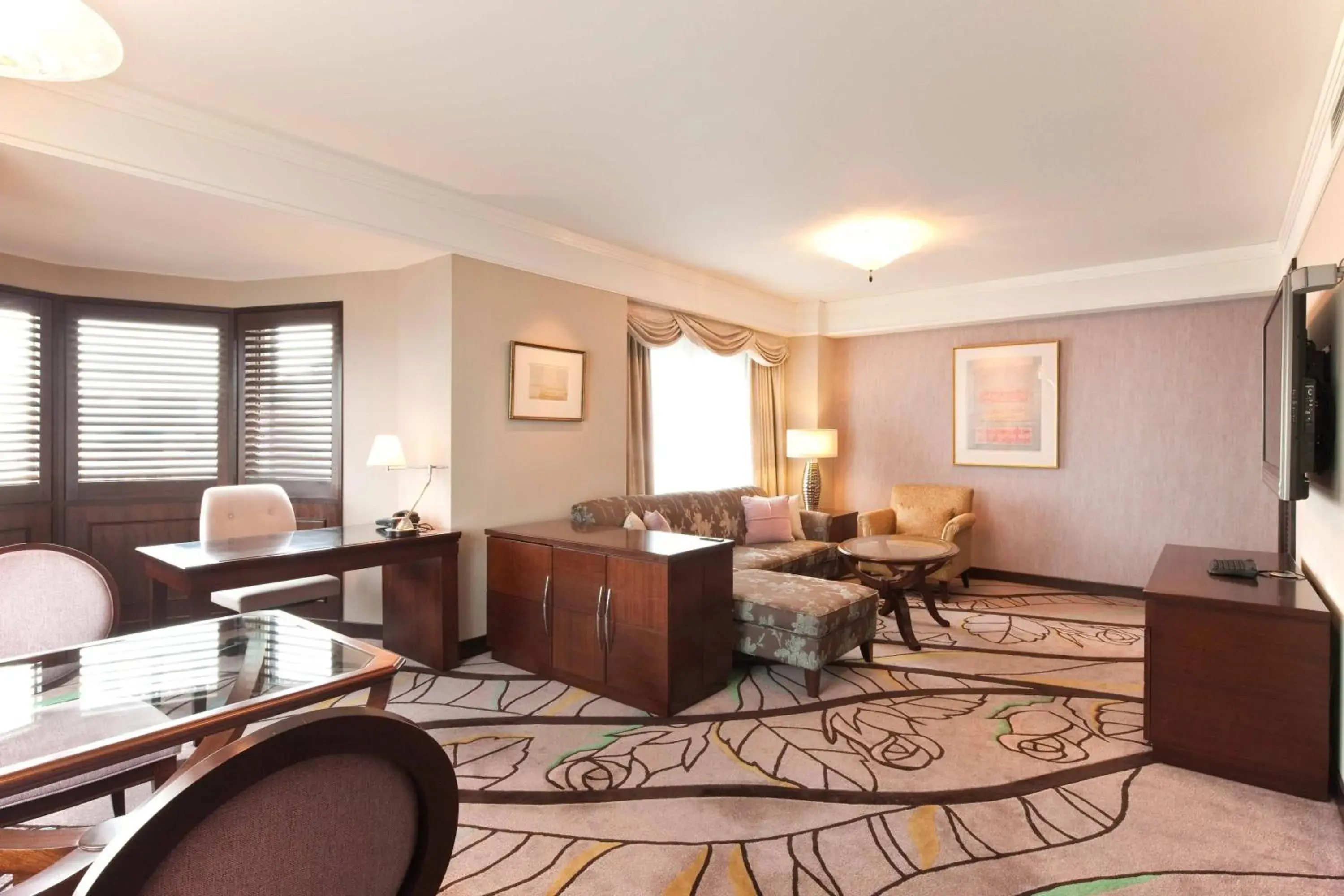 Suite with Complimentary Breakfast - single occupancy - Executive Floor in Royal Park Hotel