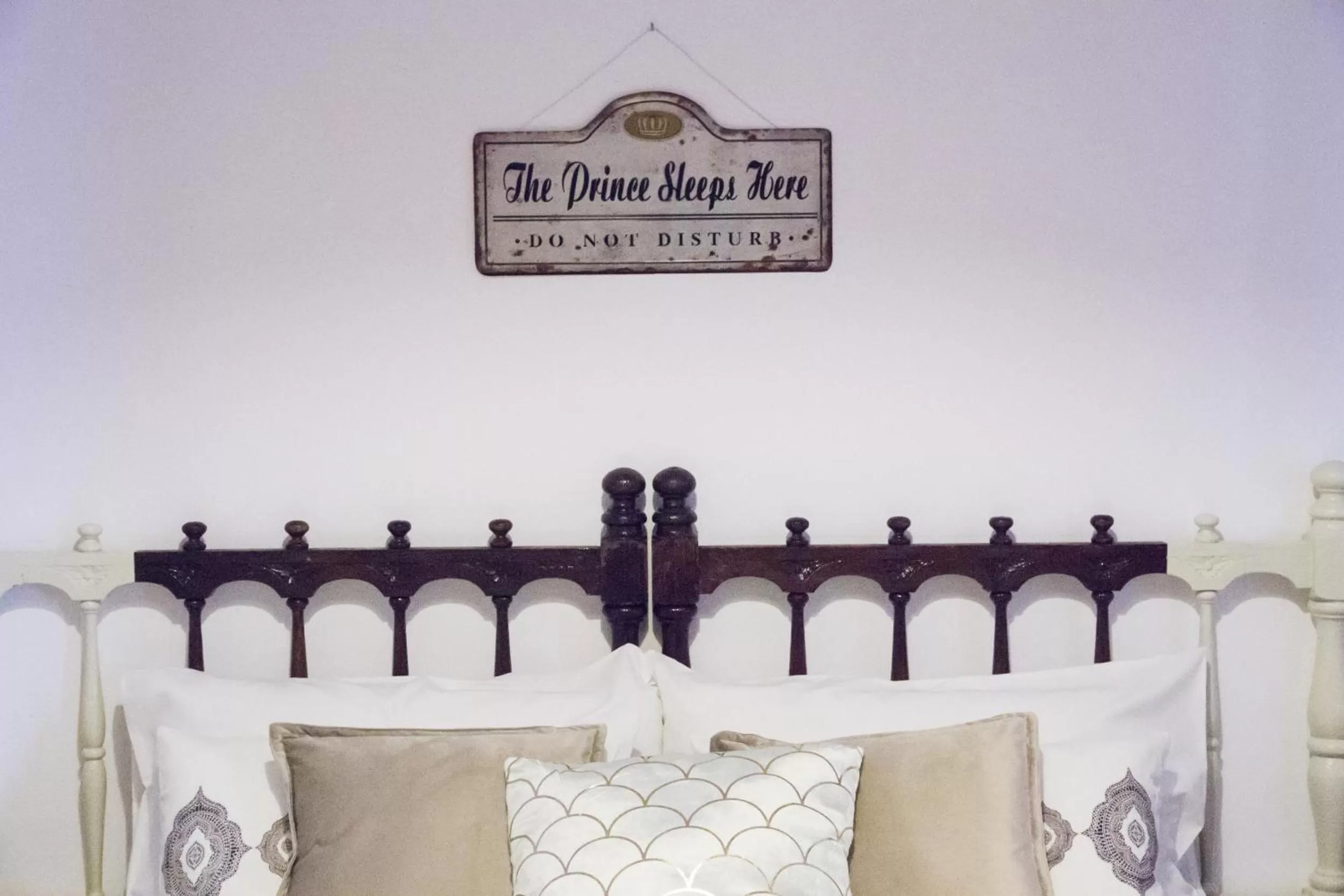 Decorative detail, Bed in Aminta Home