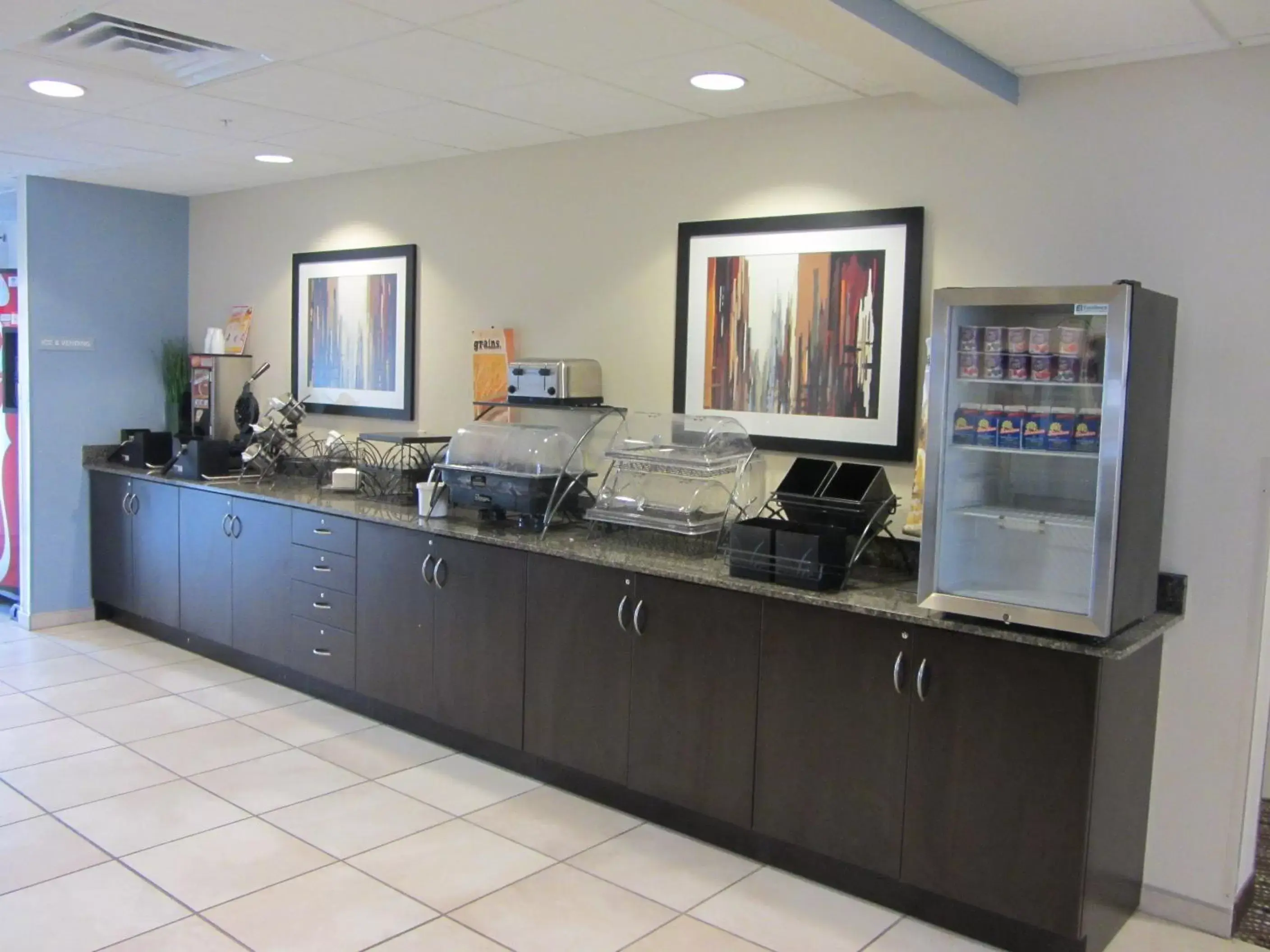 Restaurant/places to eat, Kitchen/Kitchenette in Microtel Inn and Suites San Angelo