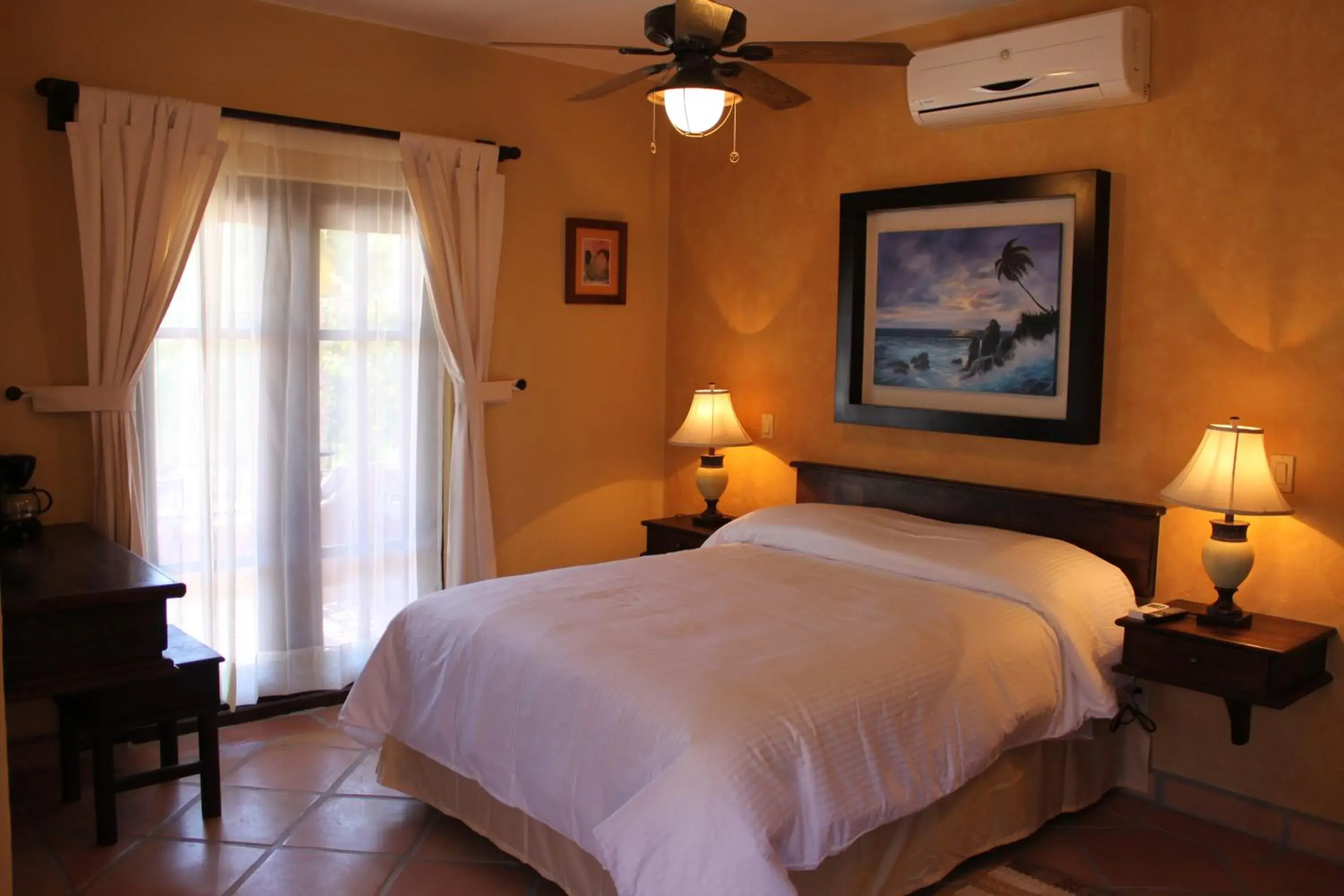 Photo of the whole room, Bed in Posada del Cortes