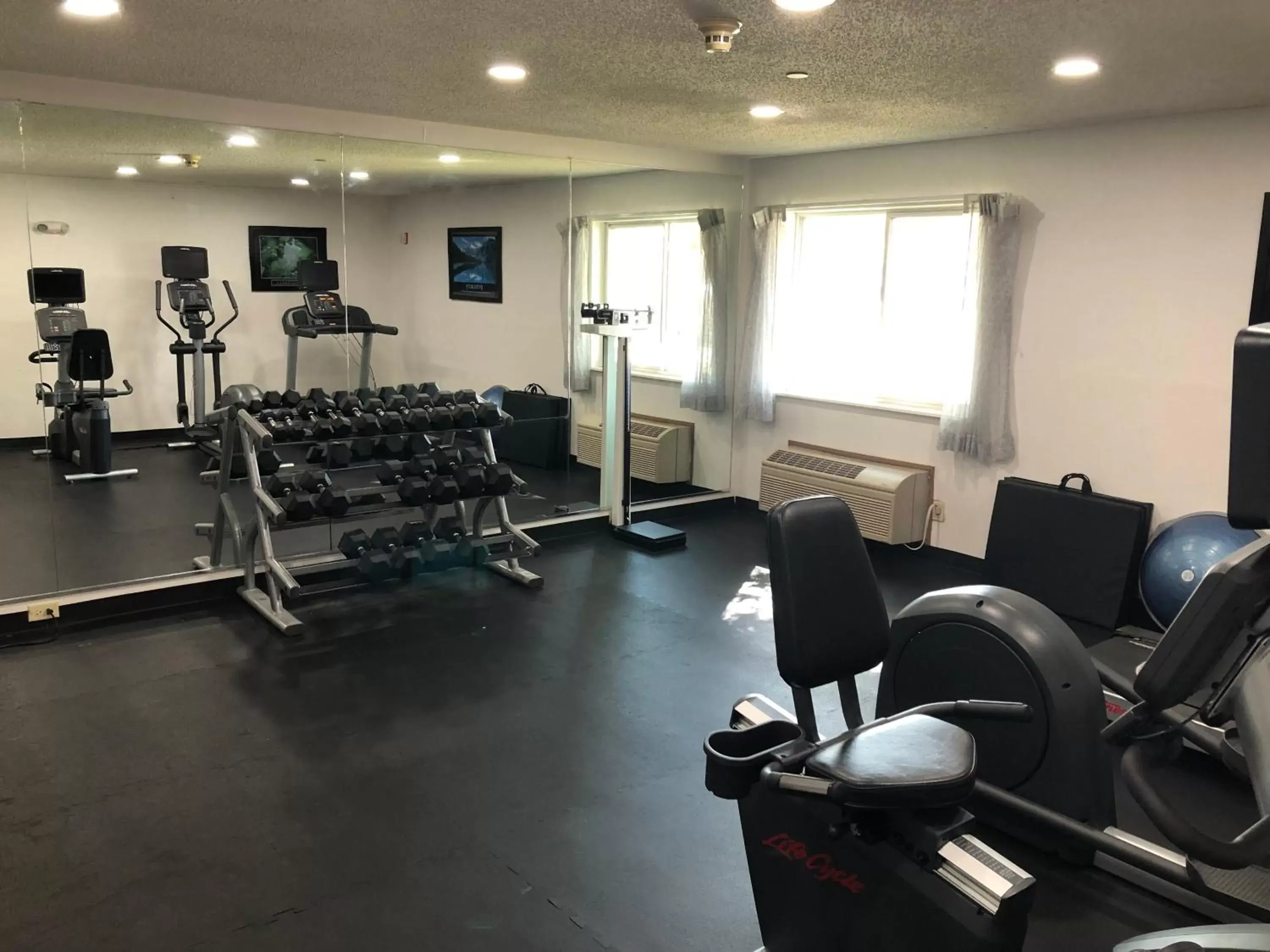 Fitness centre/facilities, Fitness Center/Facilities in Country Inn & Suites by Radisson, Auburn, IN