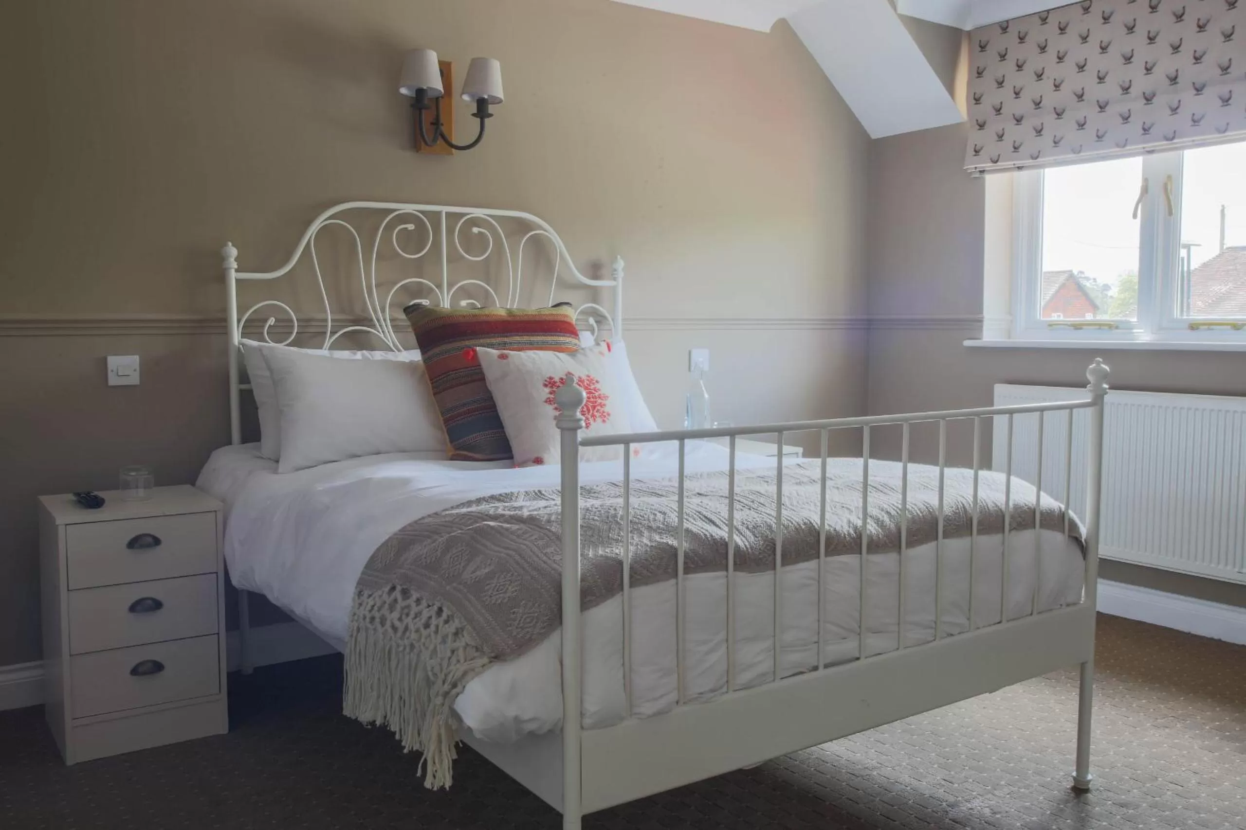 Bedroom, Bed in The Cricketers Inn