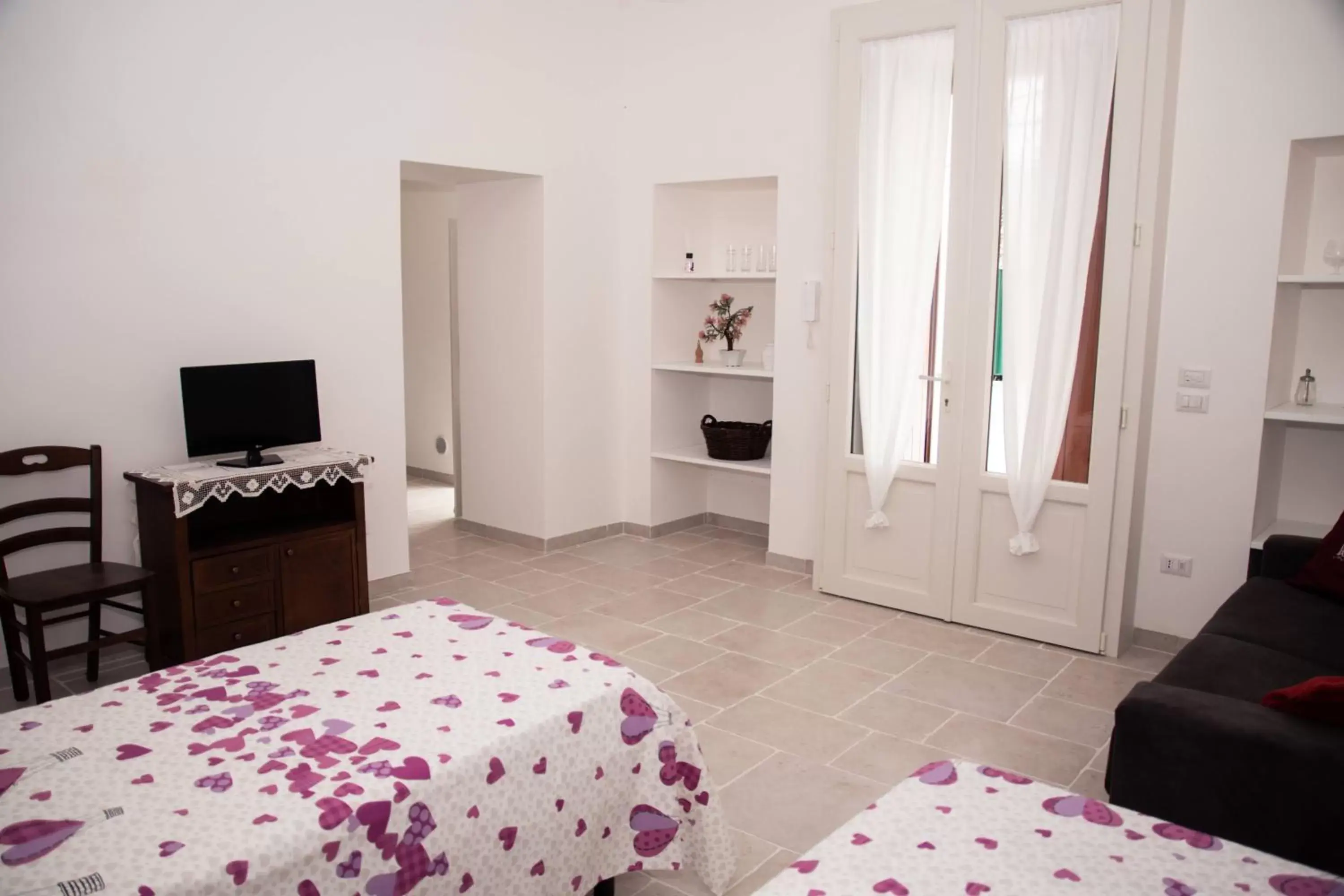 Living room, Bed in B&B Trulli Donna Isabella