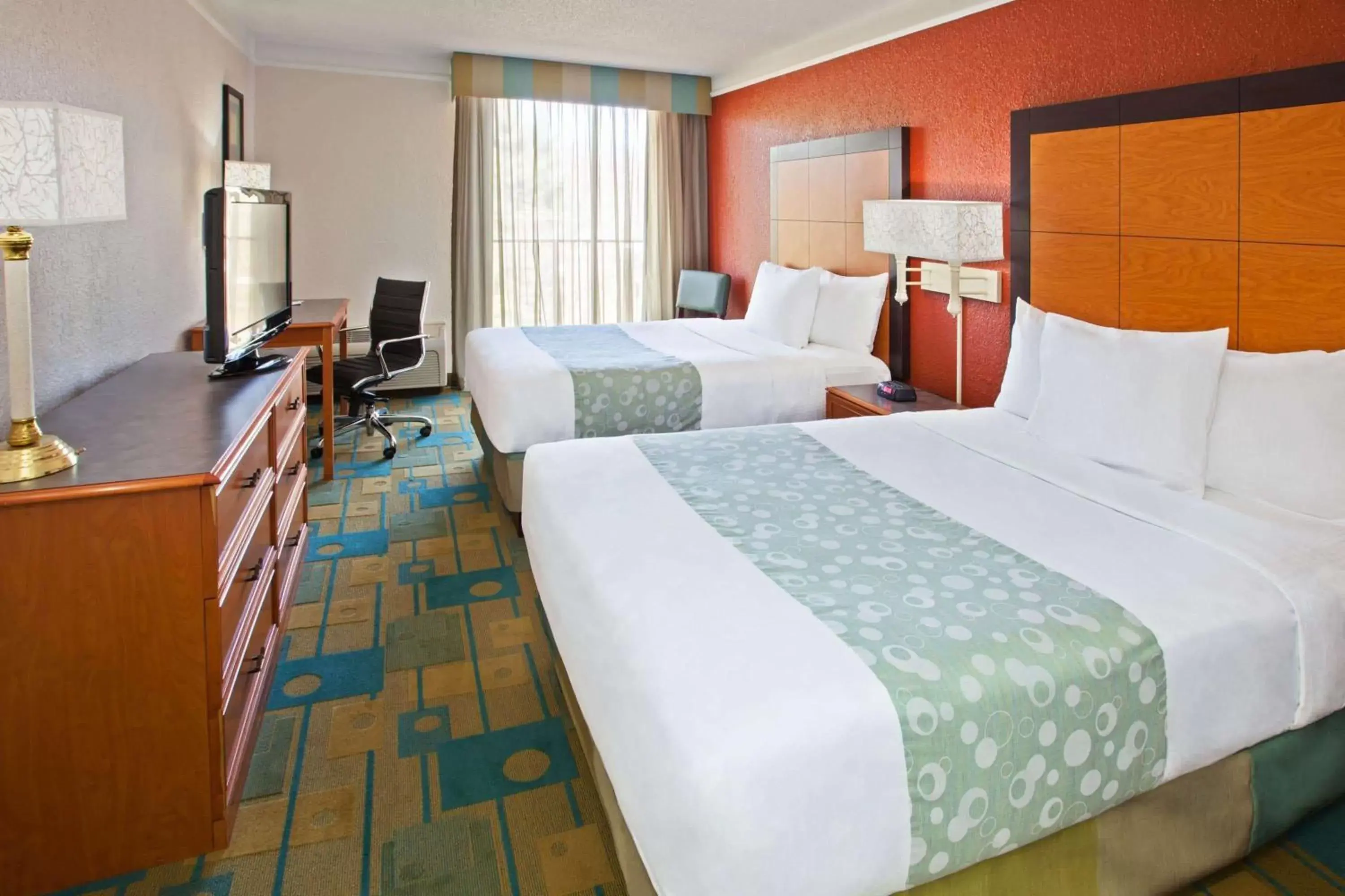 Photo of the whole room, Bed in La Quinta by Wyndham Nashville Airport/Opryland Photo of the whole room, Bed in La Quinta by Wyndham Nashville Airport/Opryland