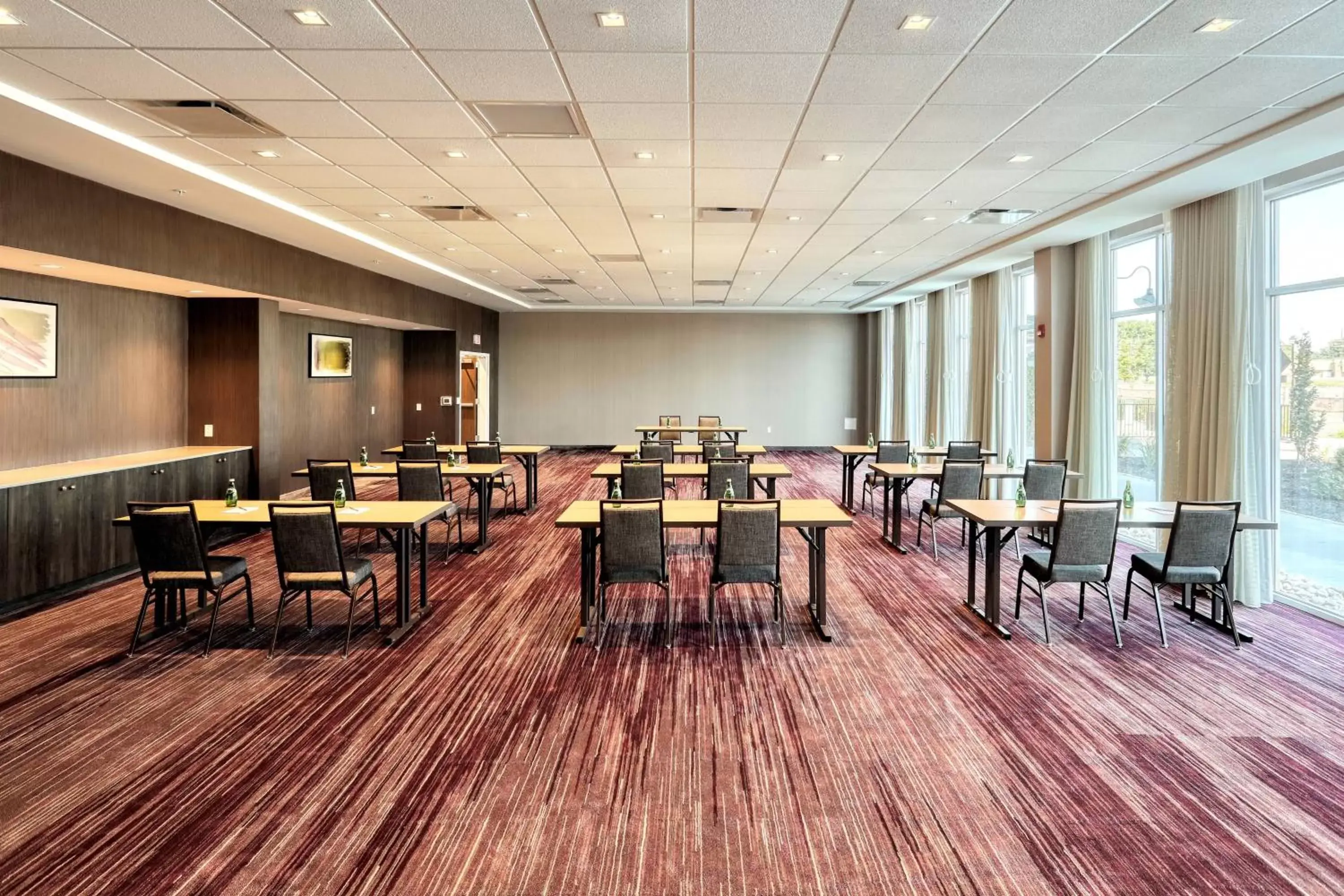 Meeting/conference room, Restaurant/Places to Eat in Courtyard by Marriott North Brunswick