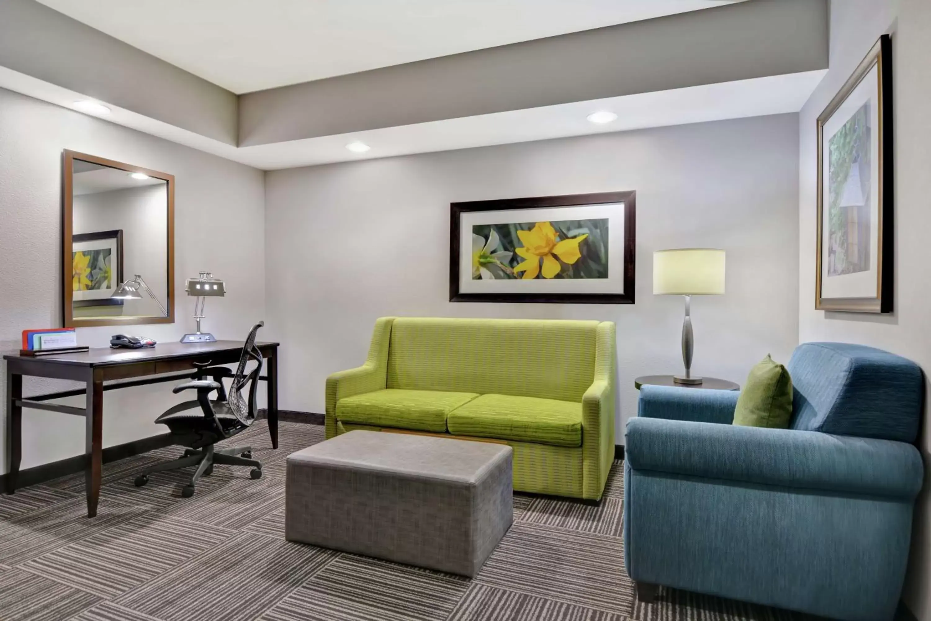 Bedroom, Seating Area in Hilton Garden Inn and Fayetteville Convention Center